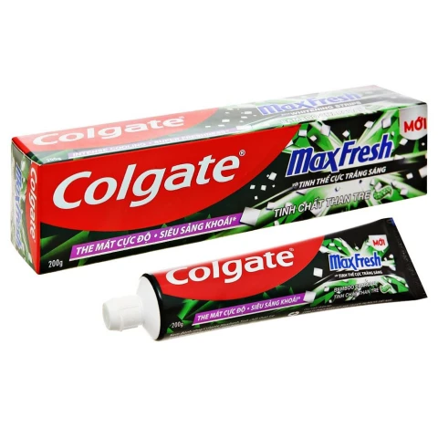 Kem đánh răng Colgate Maxfresh tinh chất than tre 180g