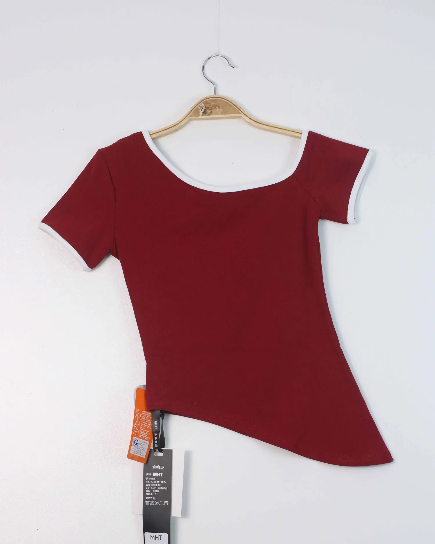 Áo phông nữ cổ tròn croptop TT 2010 đen trắng H12.2026.2