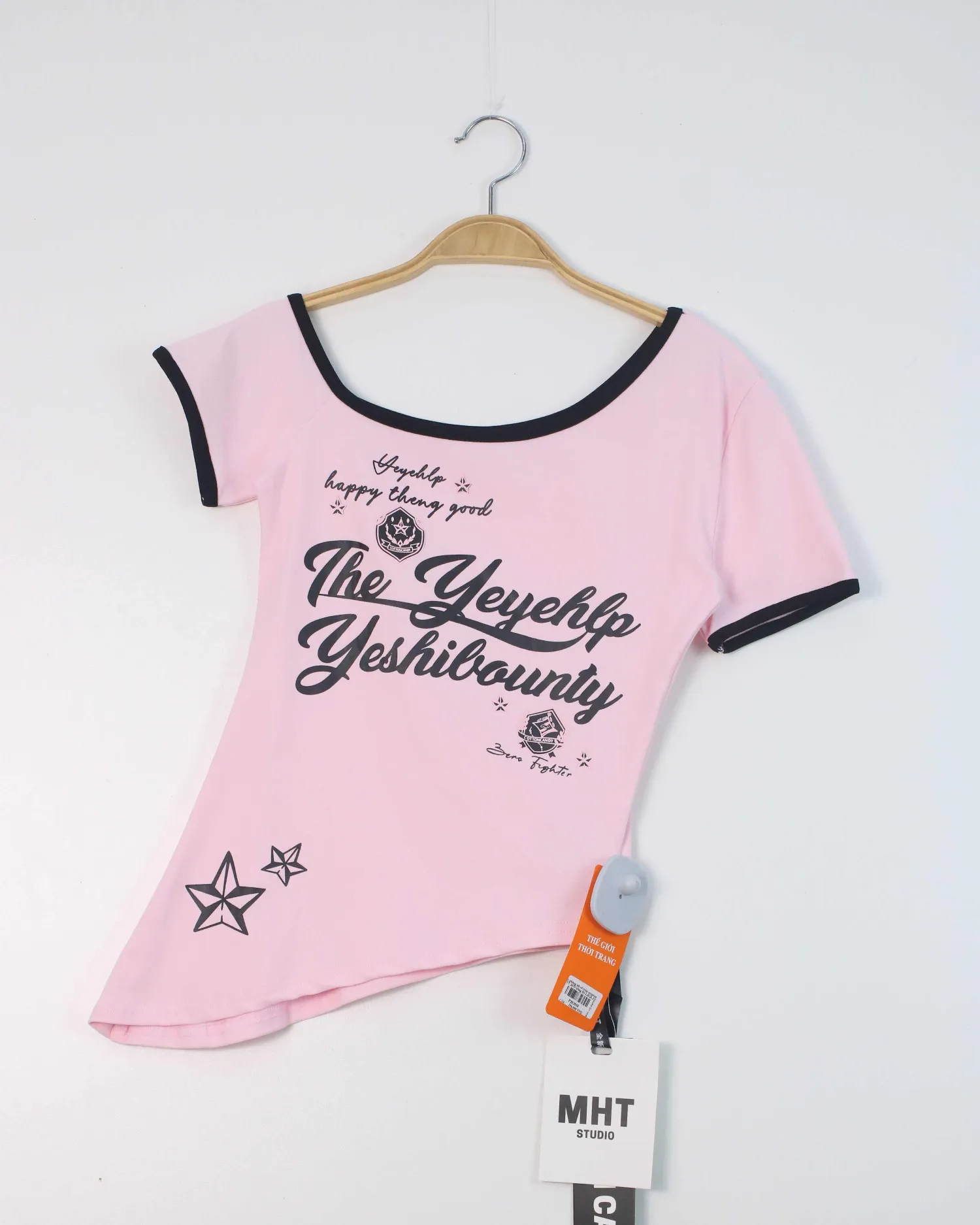 Áo phông nữ cổ tròn croptop TT 2010 đen trắng H12.2026.2
