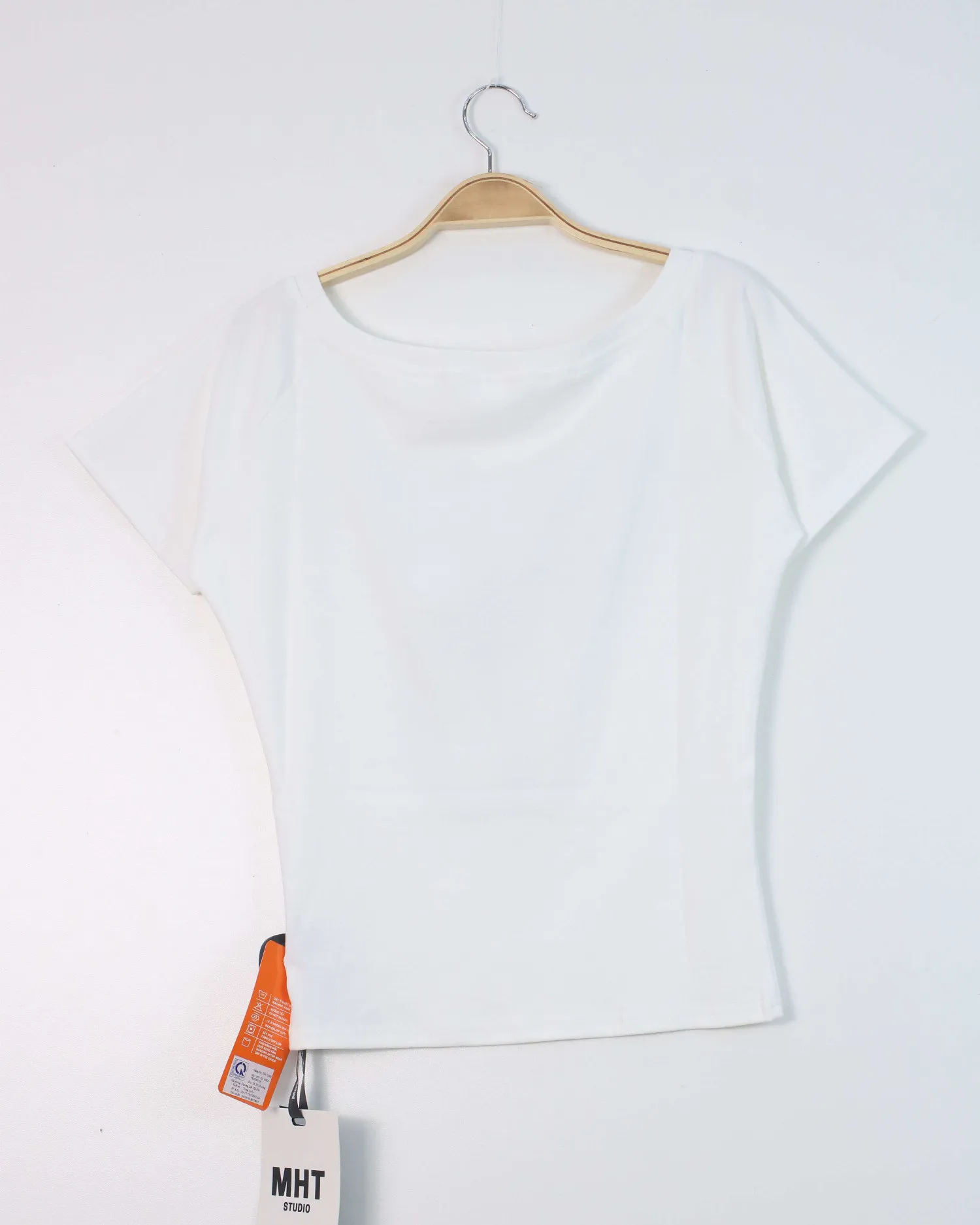 Áo phông nữ cổ tròn croptop TT 2036 đỏ H12.2026.2