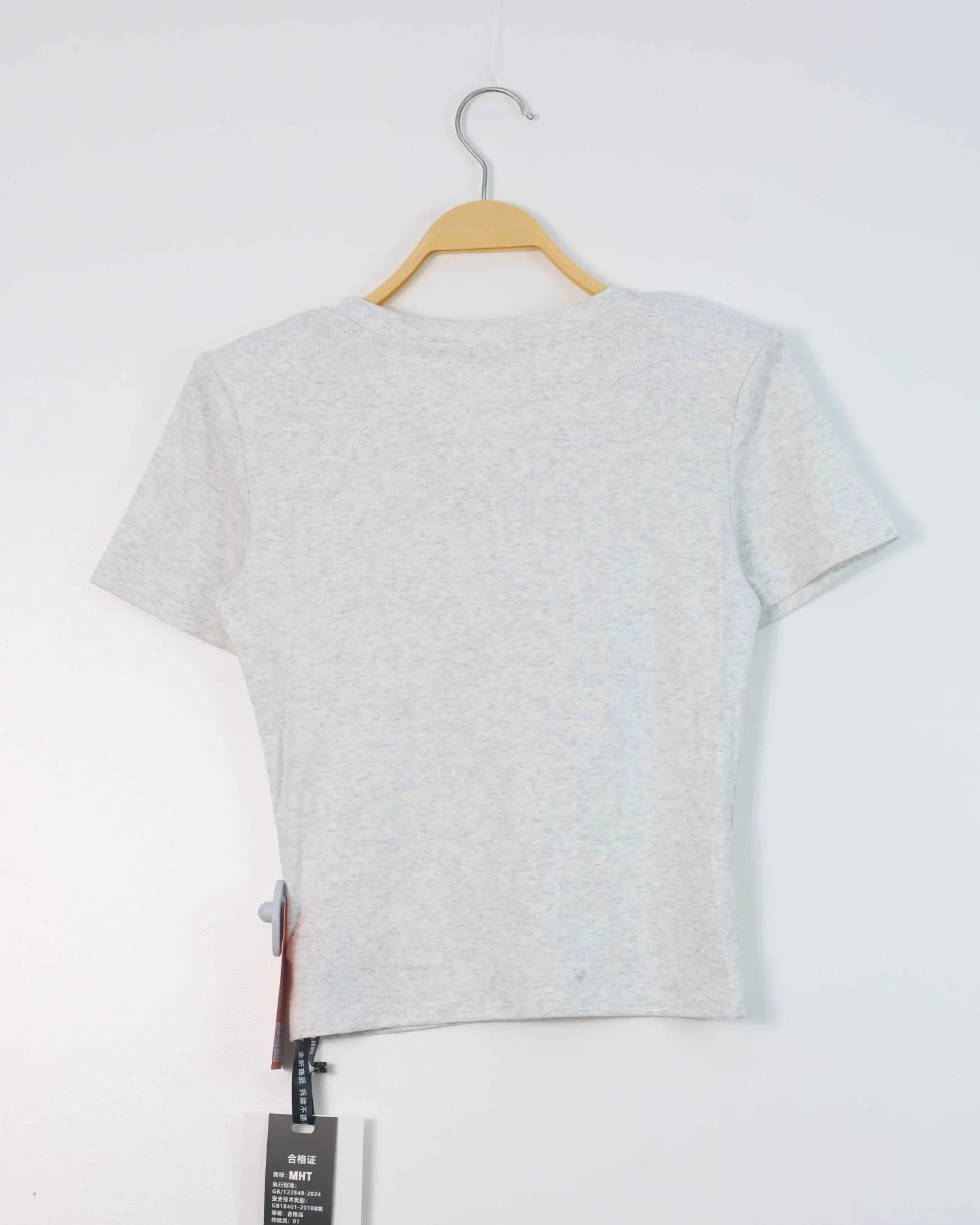 Áo phông nữ cổ tròn croptop TT 2096 đen H12.2026.2