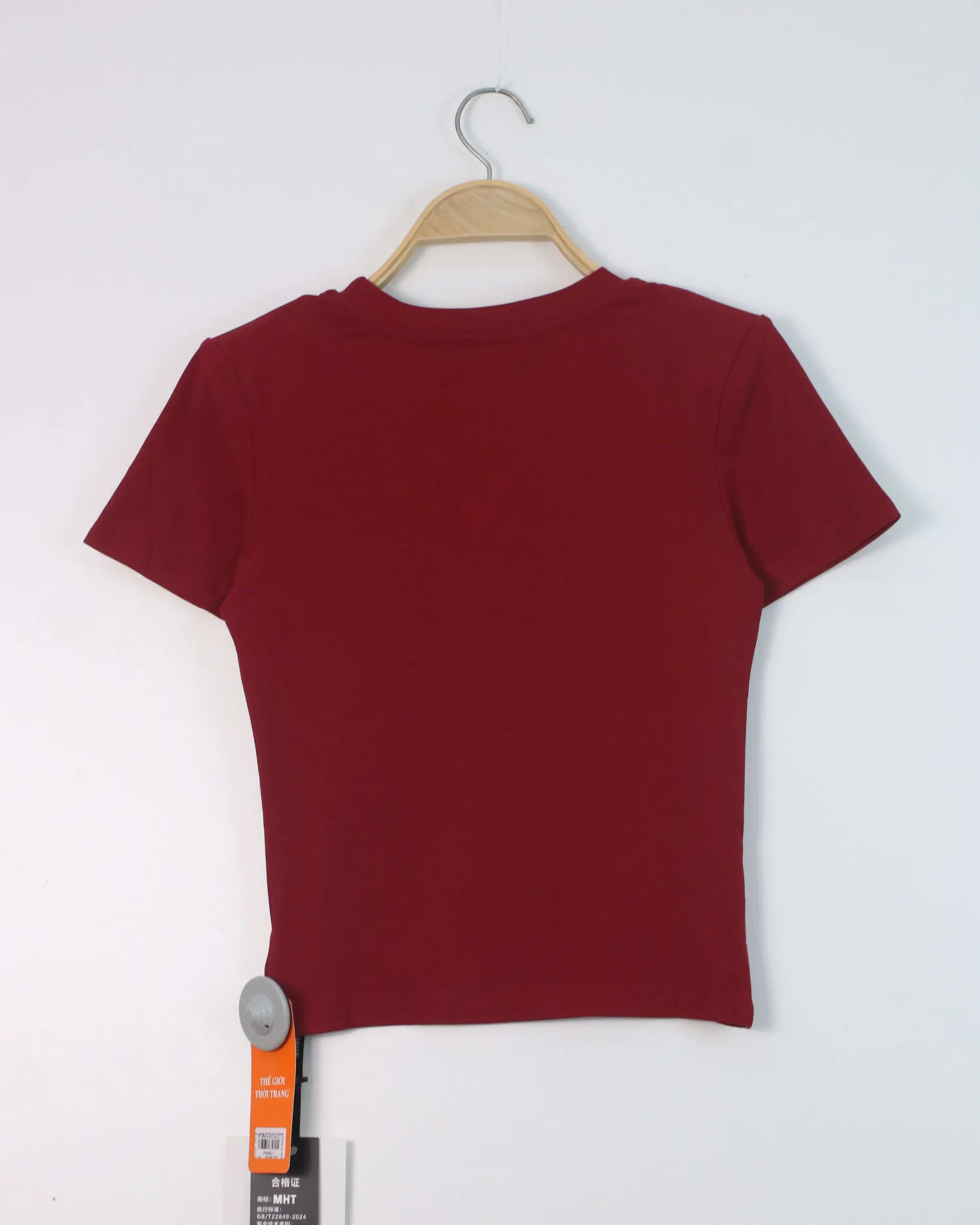 Áo phông nữ cổ tròn croptop TT 2096 đen H12.2026.2