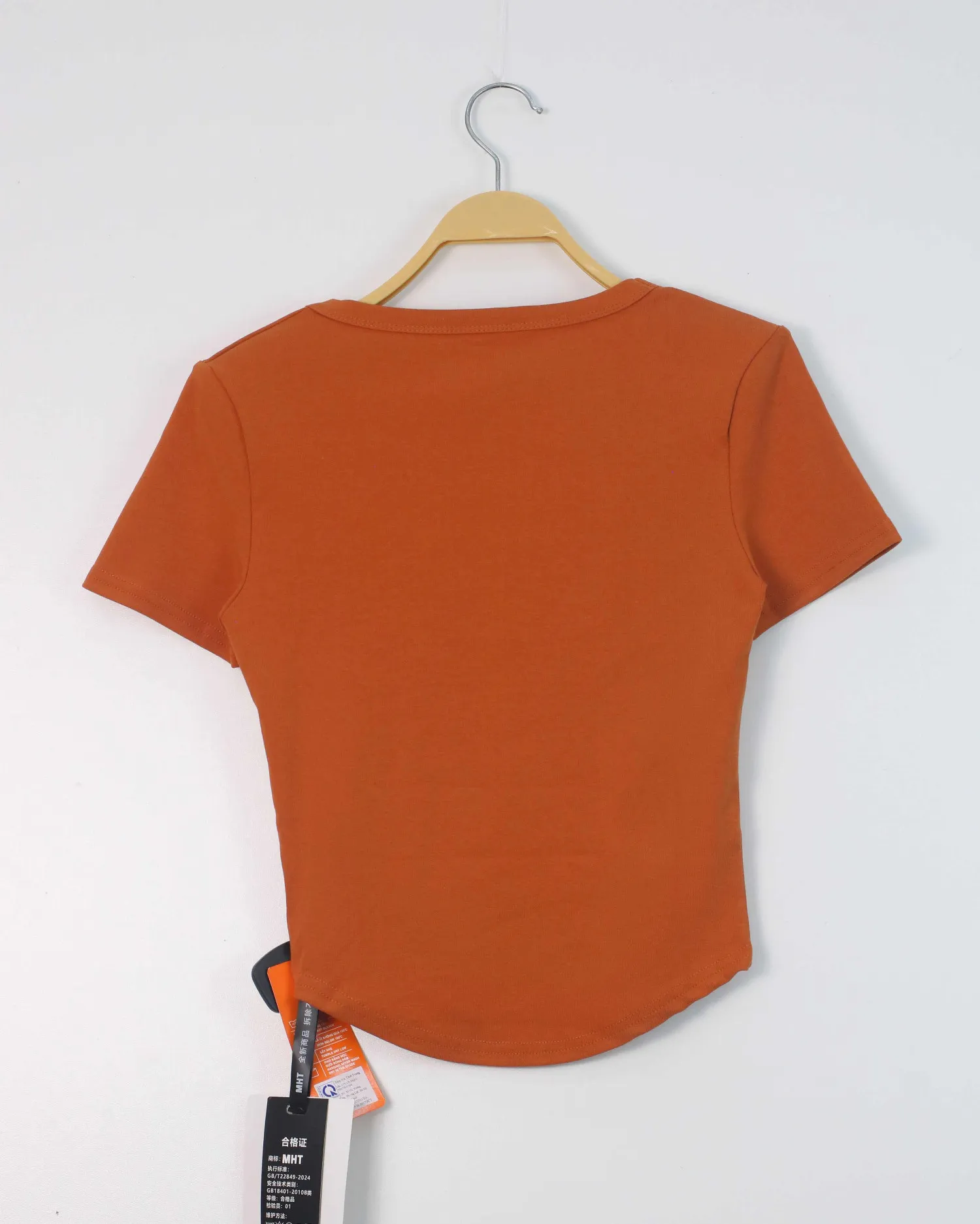 Áo phông nữ cổ tròn croptop TT 2039 trắng đen H12.2026.2