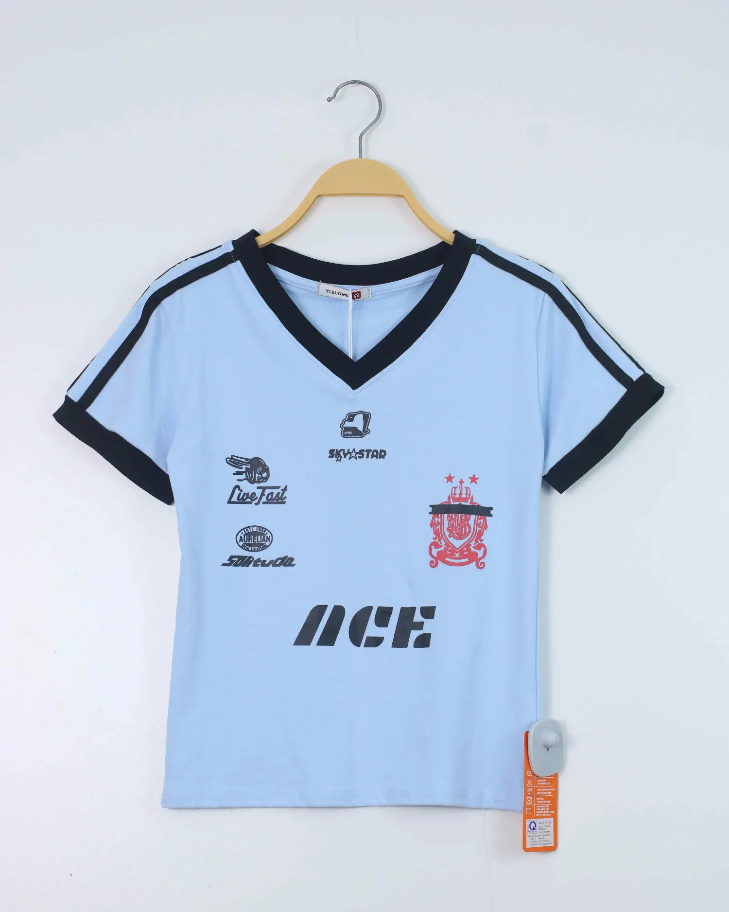Áo phông nữ cổ tim ôm thể thao 1073 đỏ H03.2026.1