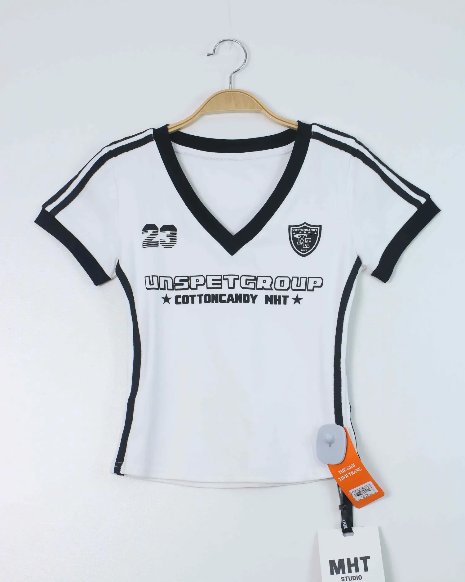 Áo phông nữ cổ tròn croptop TT 2013 trắng H12.2026.2