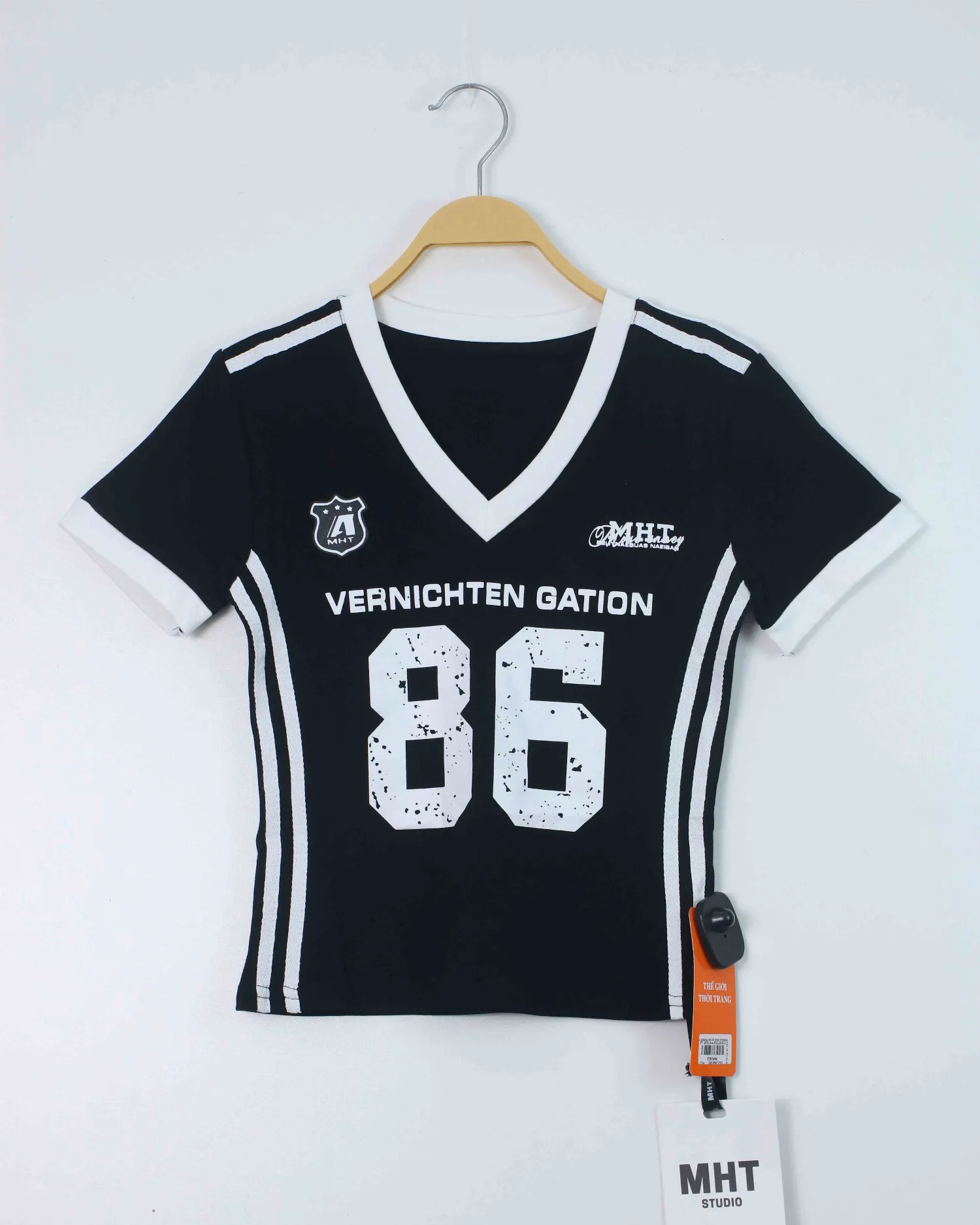 Áo phông nữ cổ tròn croptop TT 2026 đen H12.2026.2