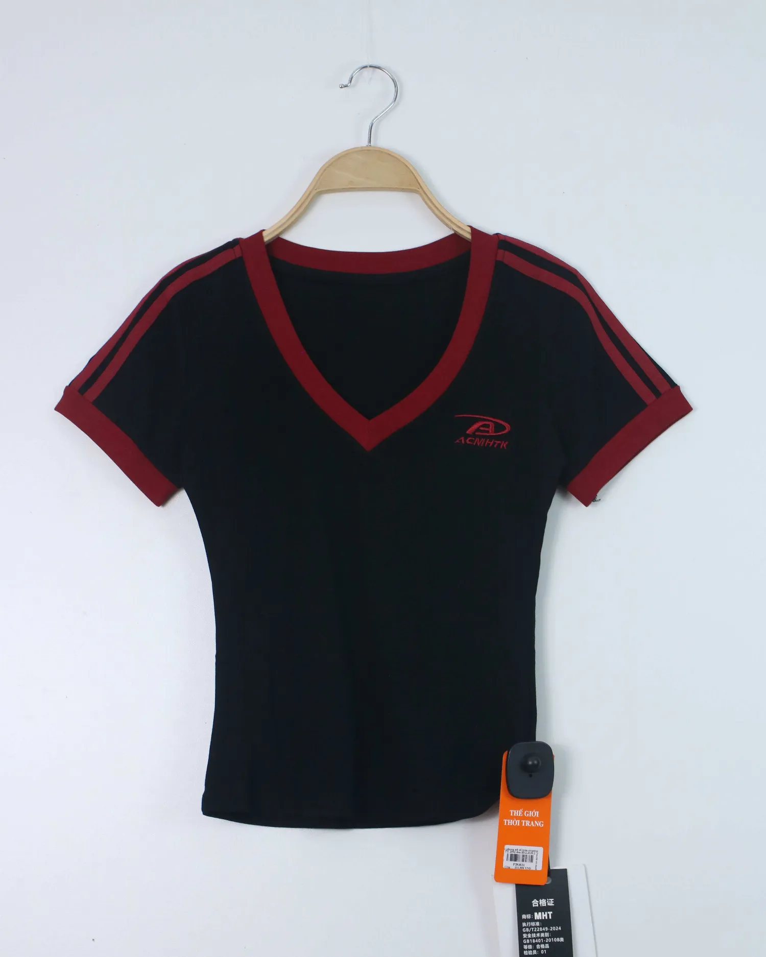 Áo phông nữ cổ tròn croptop TT 2092 đen H12.2026.2