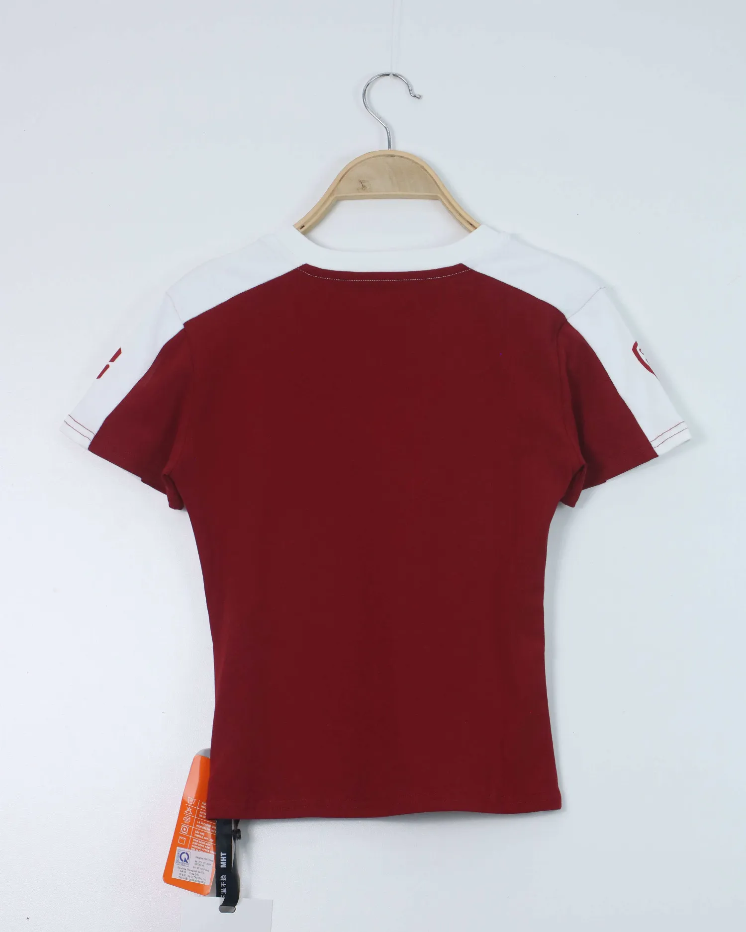 Áo phông nữ cổ tròn croptop TT 2000 đen H12.2026.2