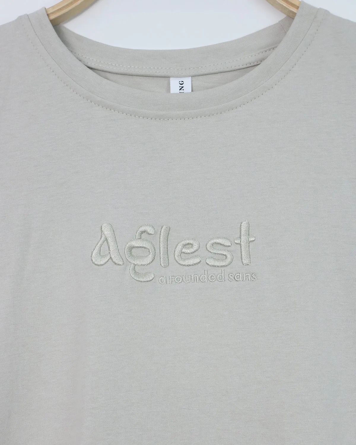 Áo phông nữ cổ tròn Aglest 2305 kem QC02