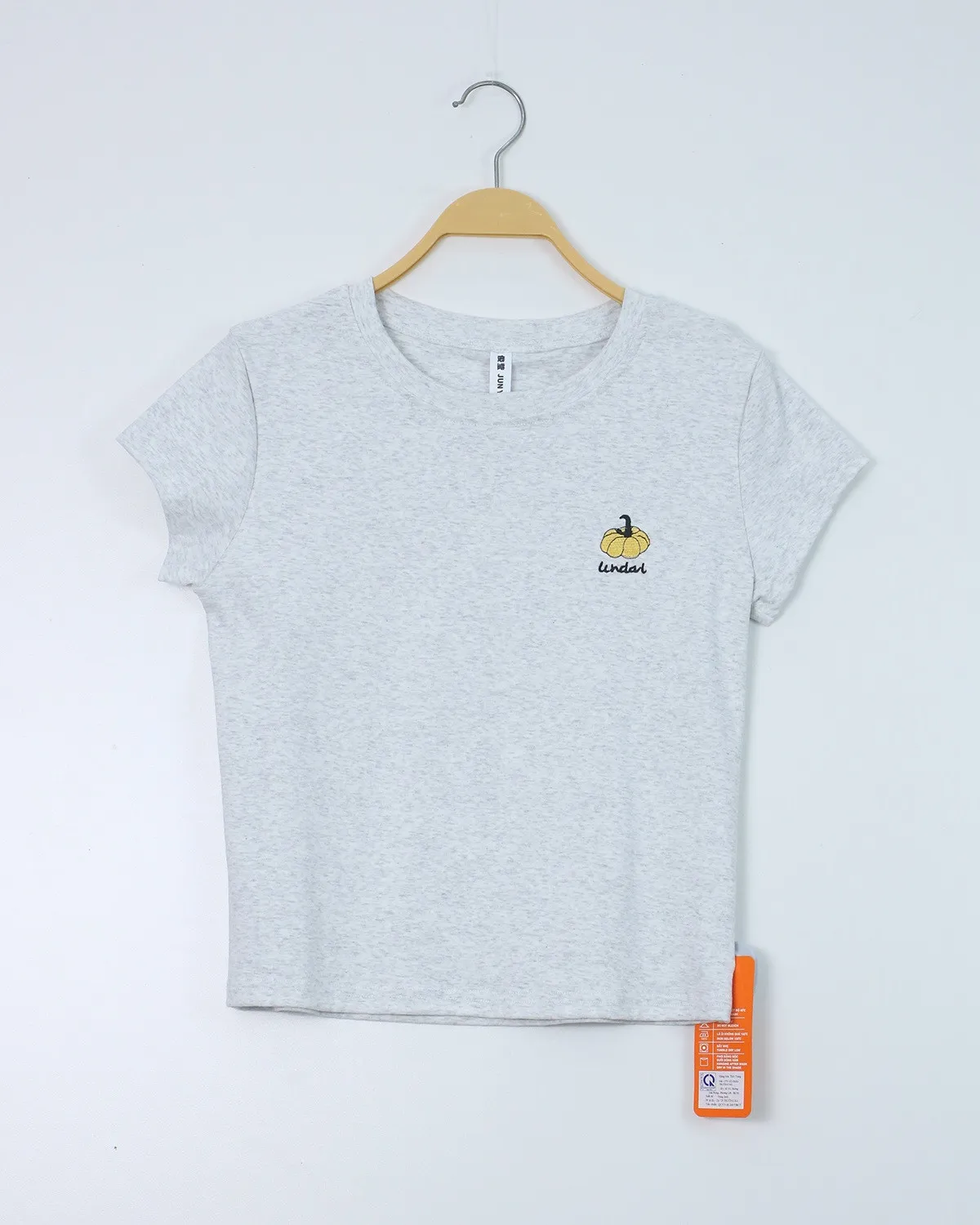 Áo phông nữ cổ tròn ôm zip 5412 đen H01.2026.1