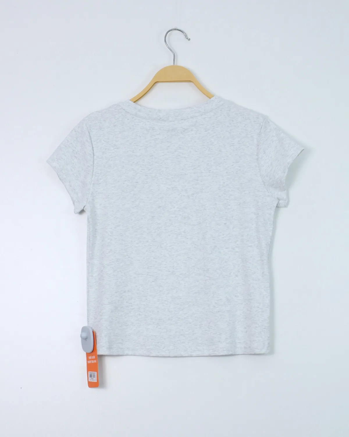 Áo phông nữ cổ tròn ôm zip 5412 đen H01.2026.1