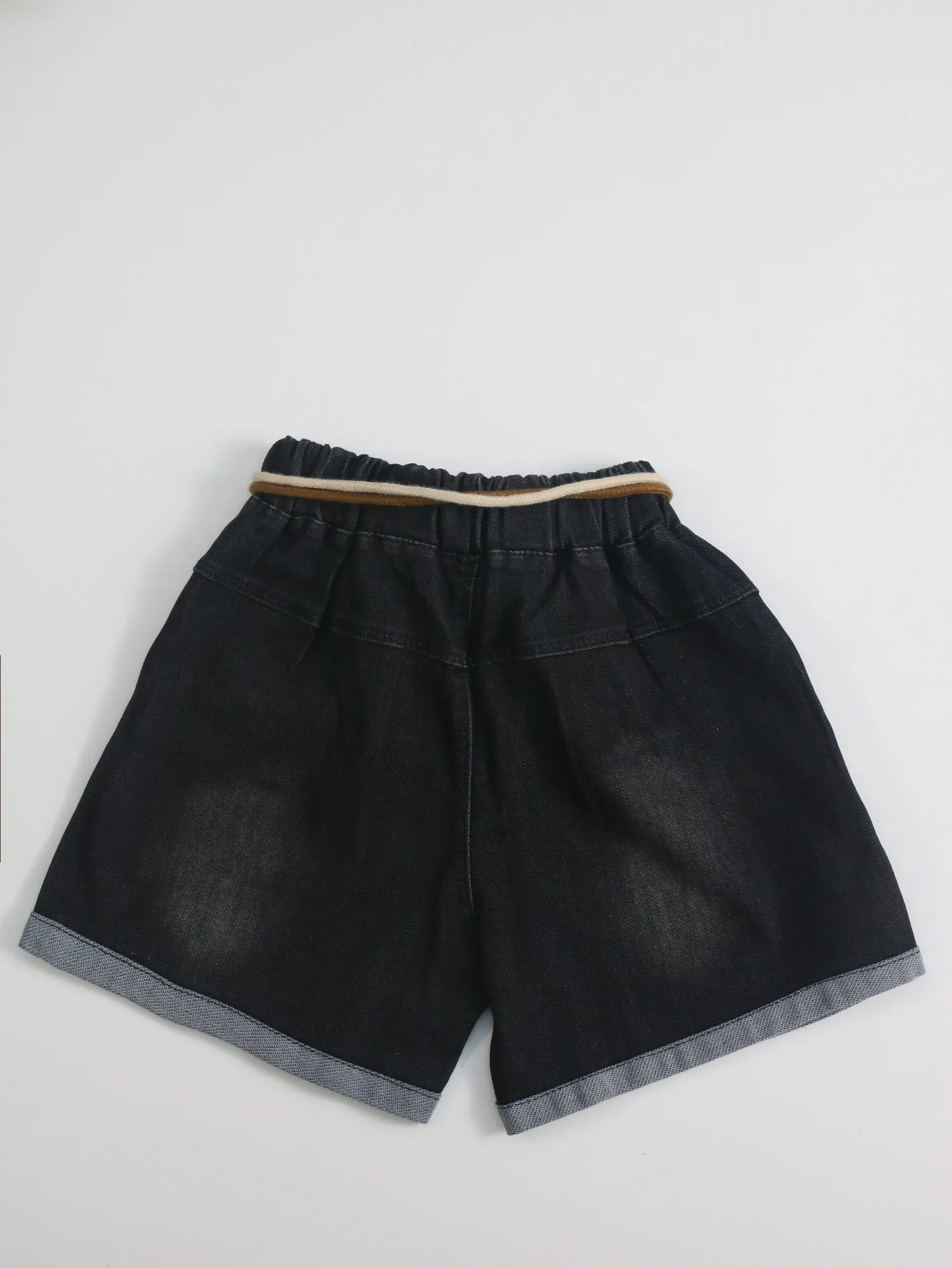 https://sieuthithanhdo.vn/images/products/thoi_trang/anhthoitranggoss/2026/nam2026online/a%20hieu/thang5/4-5/T212740/original/T212740_3.webp