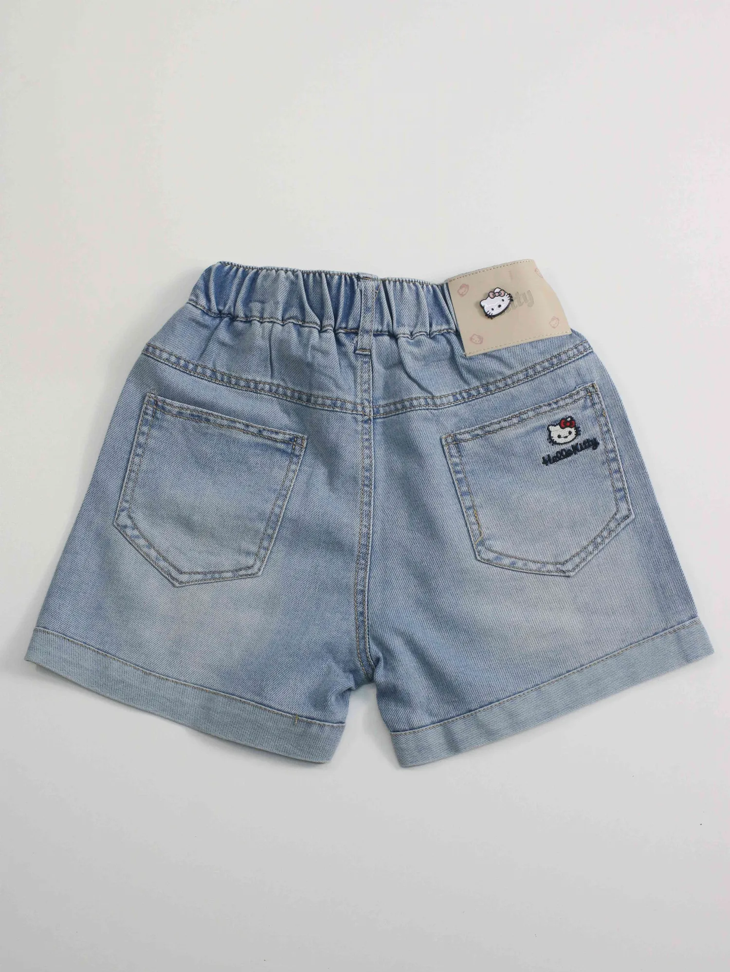 https://sieuthithanhdo.vn/images/products/thoi_trang/anhthoitranggoss/2026/nam2026online/a%20hieu/thang5/4-5/T253735/original/T253735_3.webp
