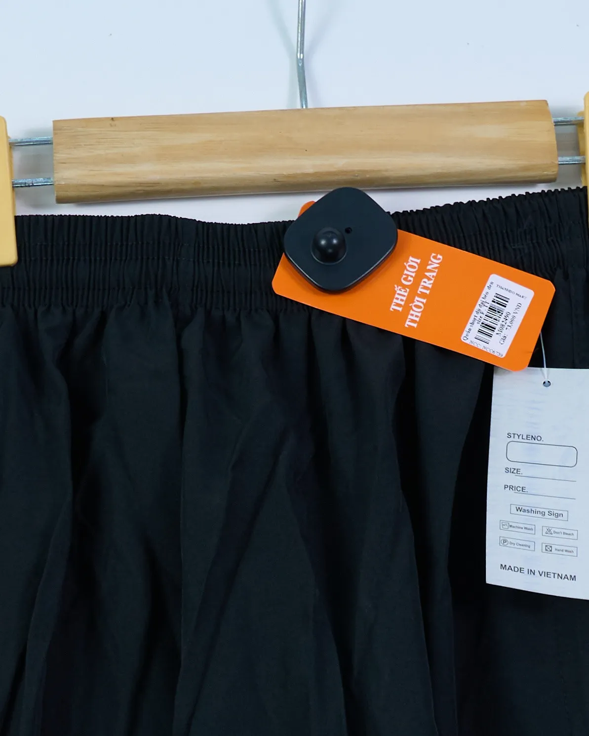 Quần short dù đại béo  đen size F . TT