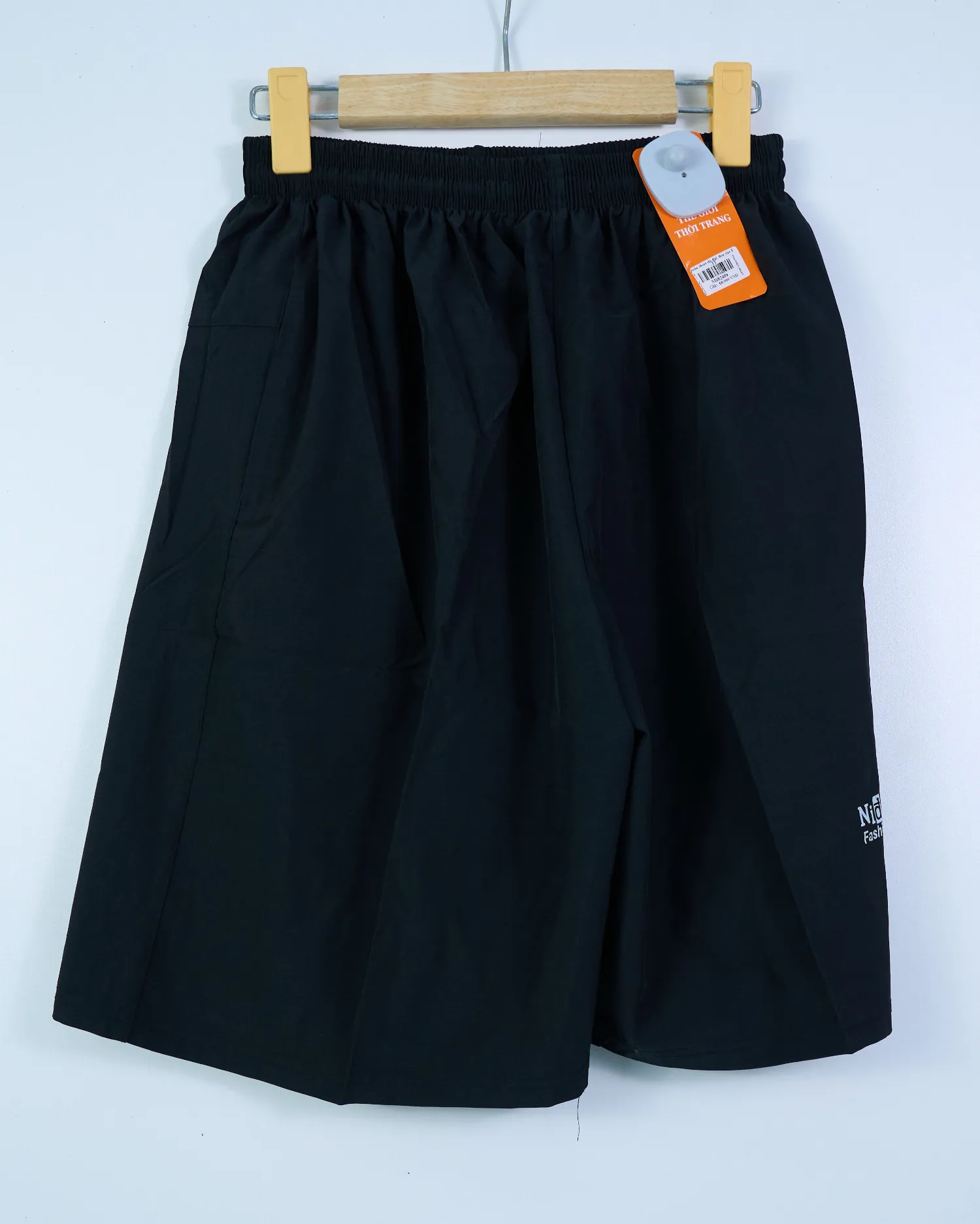 Quần short dù đại  đen size F . TT