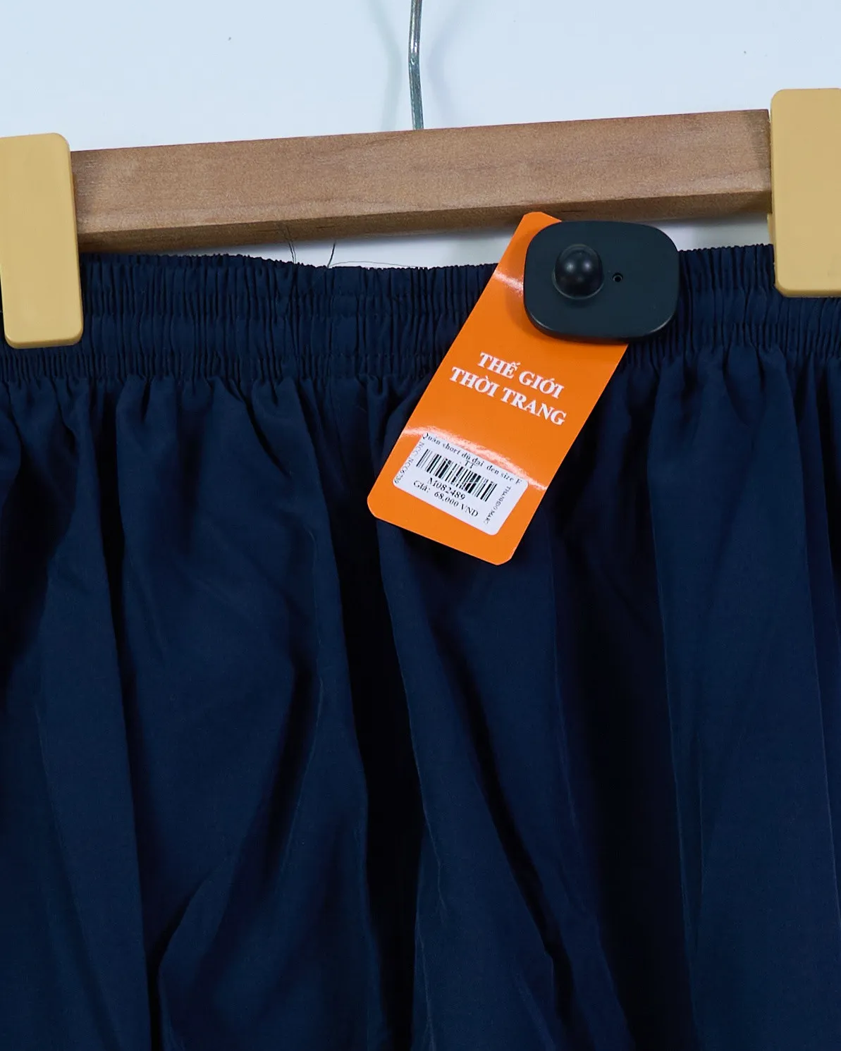 Quần short dù đại  đen size F . TT