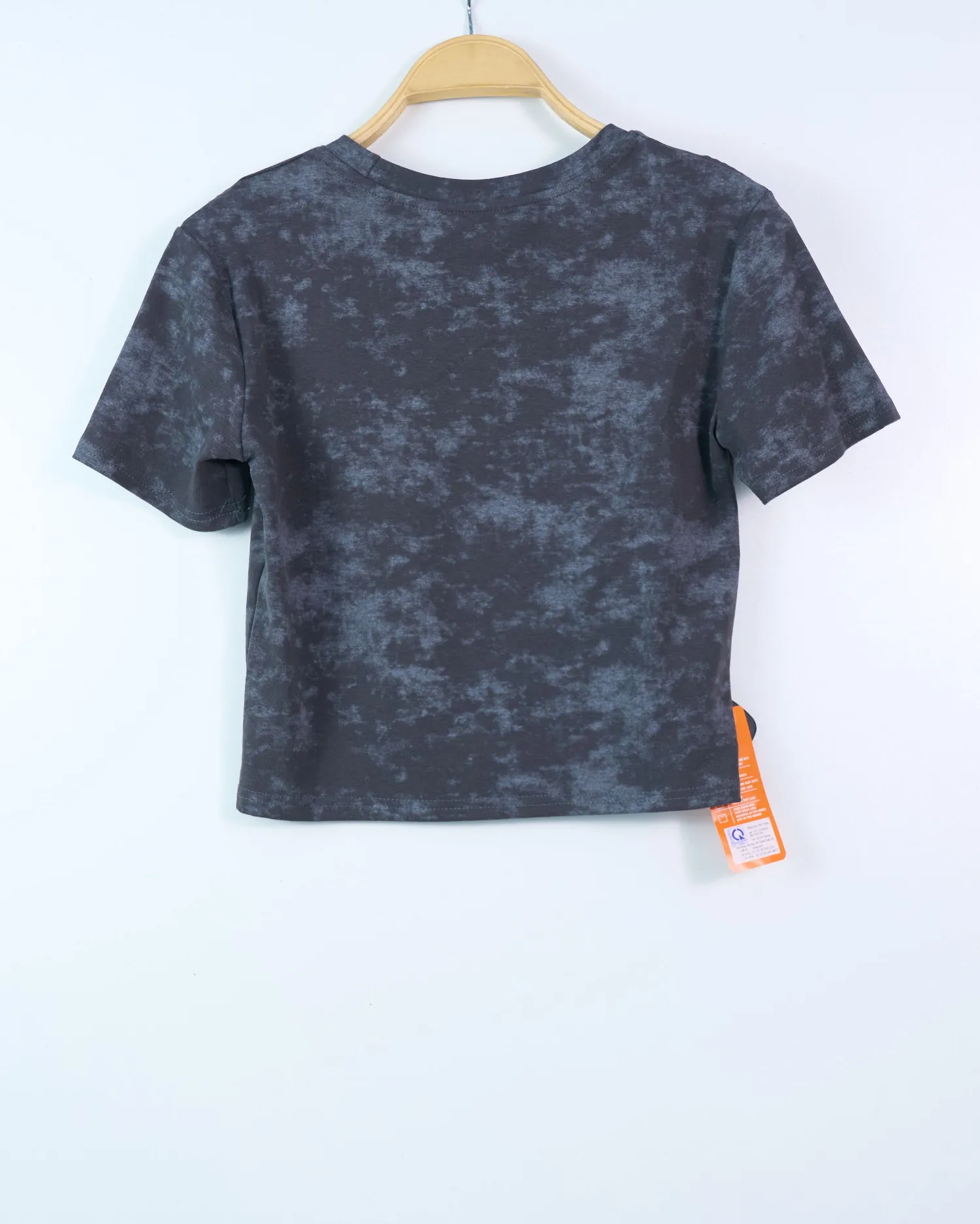 Áo phông nữ cổ tròn crop 853 fomula ghi SIEU03