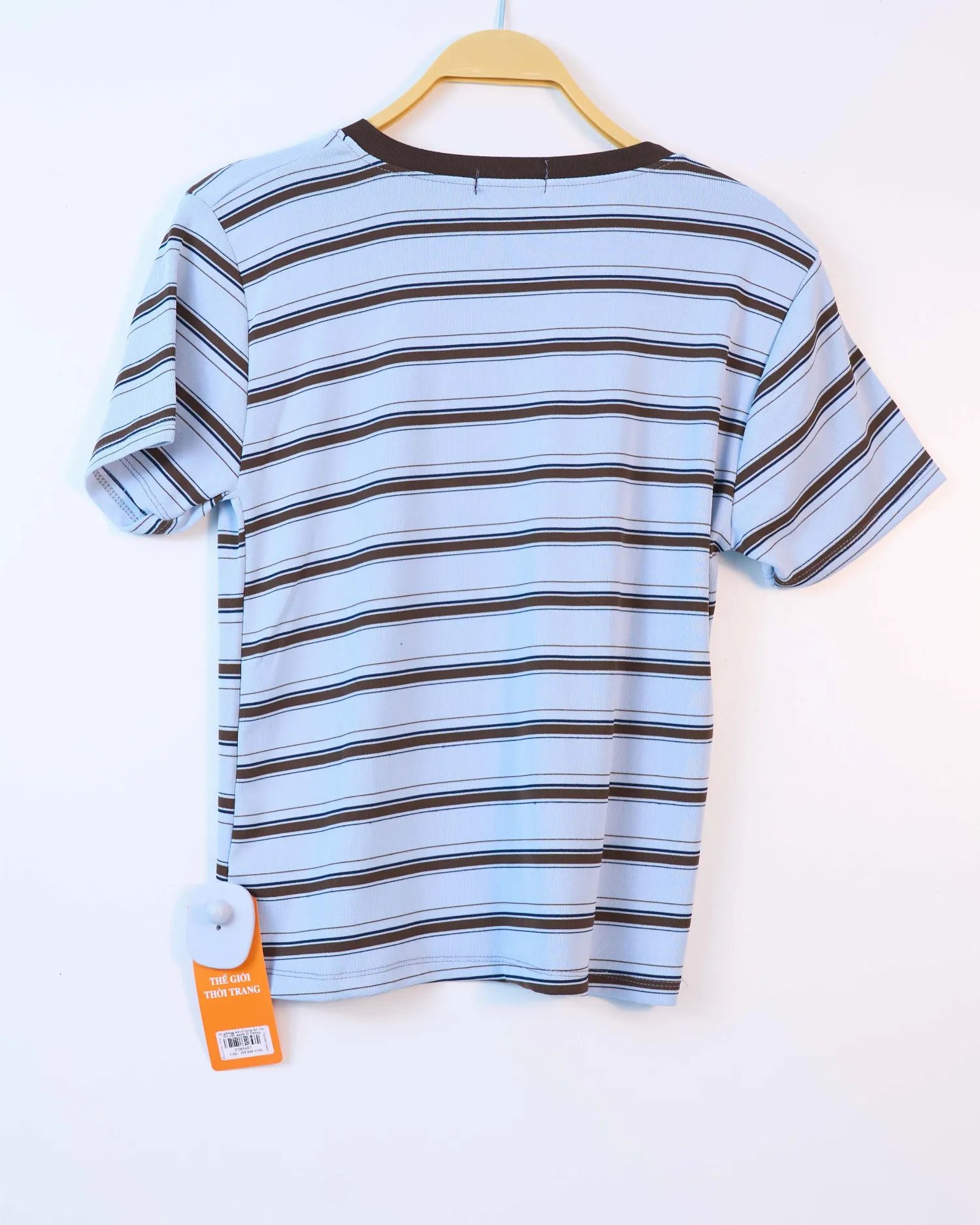 Áo phông nữ cổ tròn kẻ zip Me ells đen H.Thắng