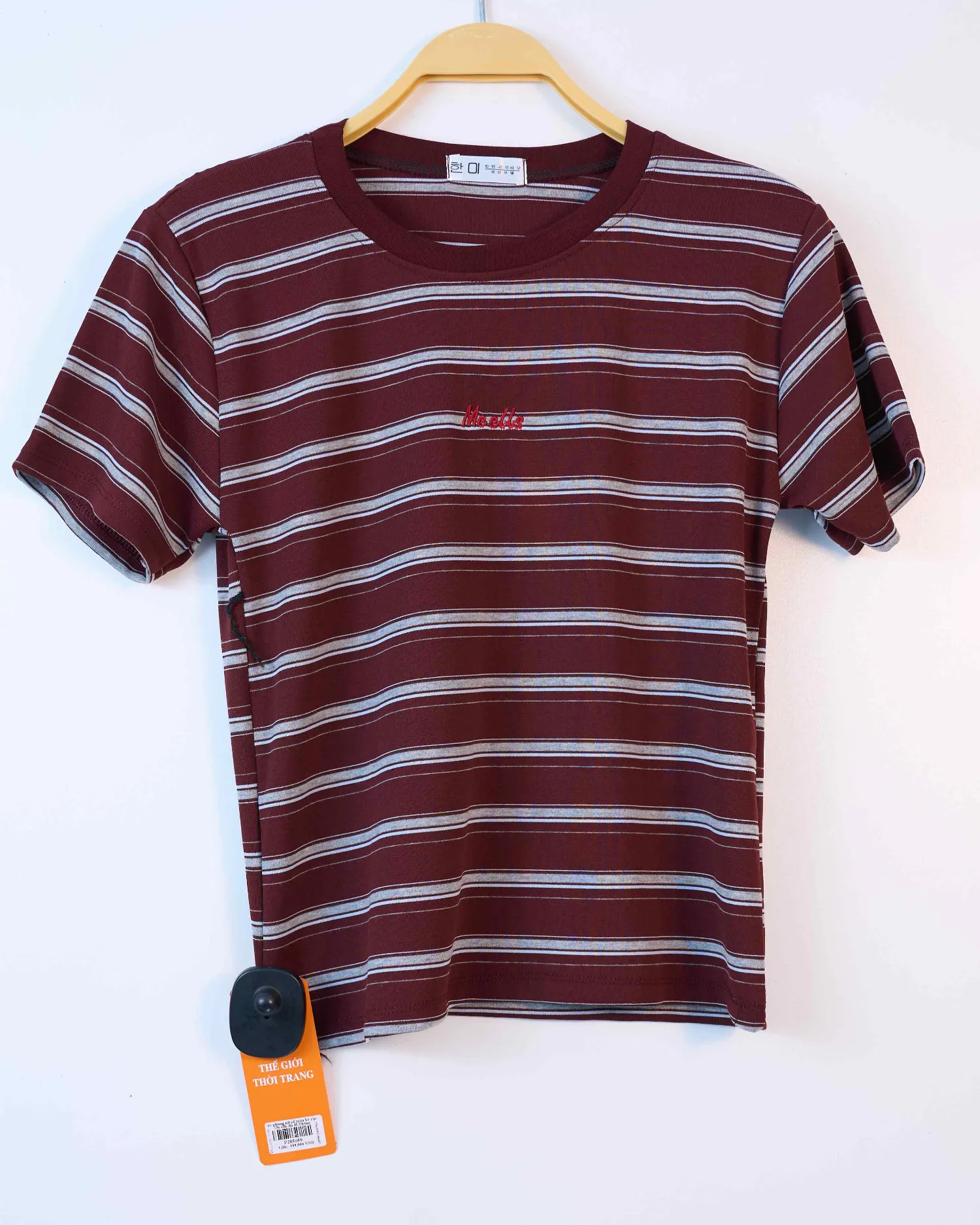 Áo phông nữ cổ tròn kẻ zip Me ells đen H.Thắng