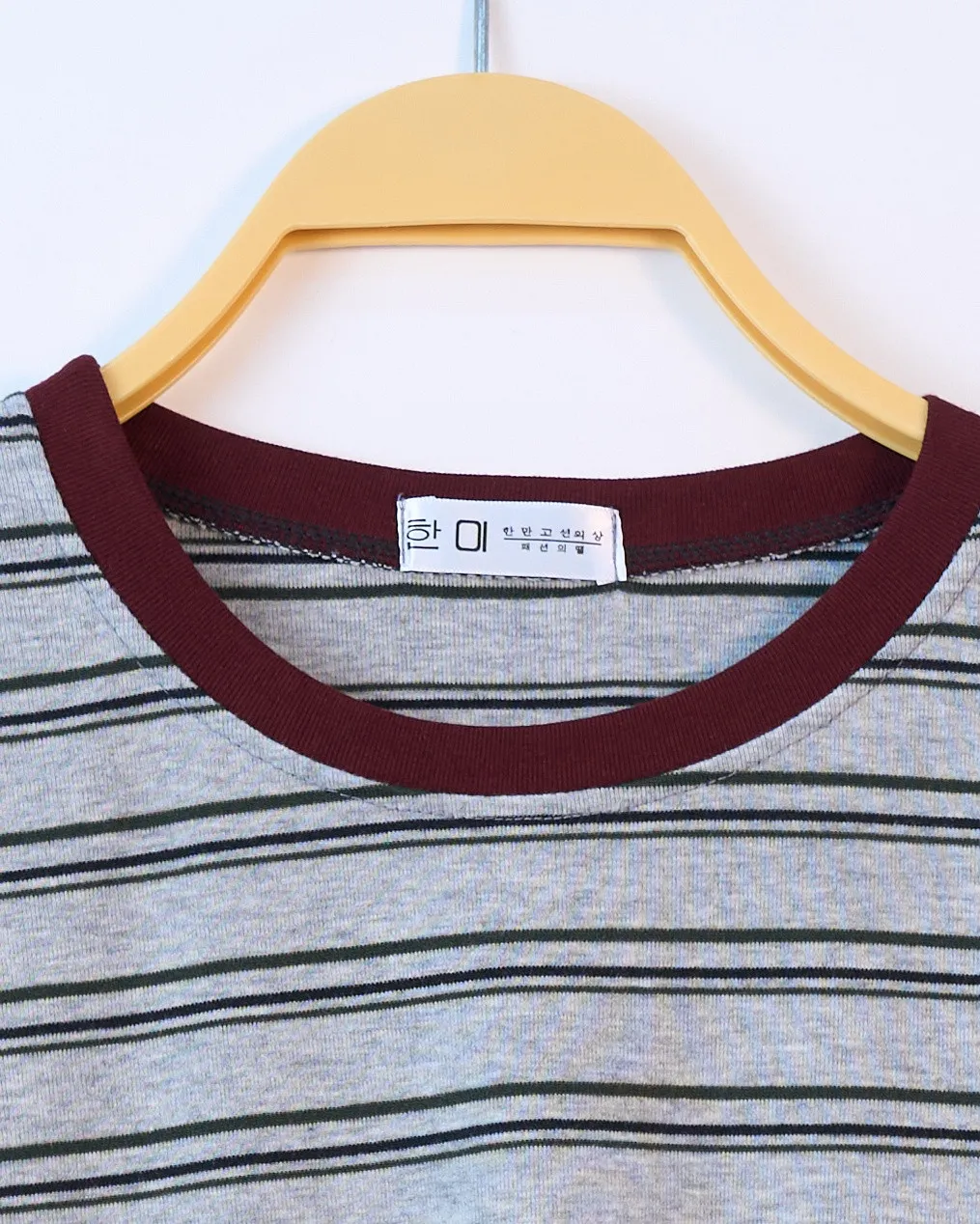 Áo phông nữ cổ tròn kẻ zip nâu H.Thắng