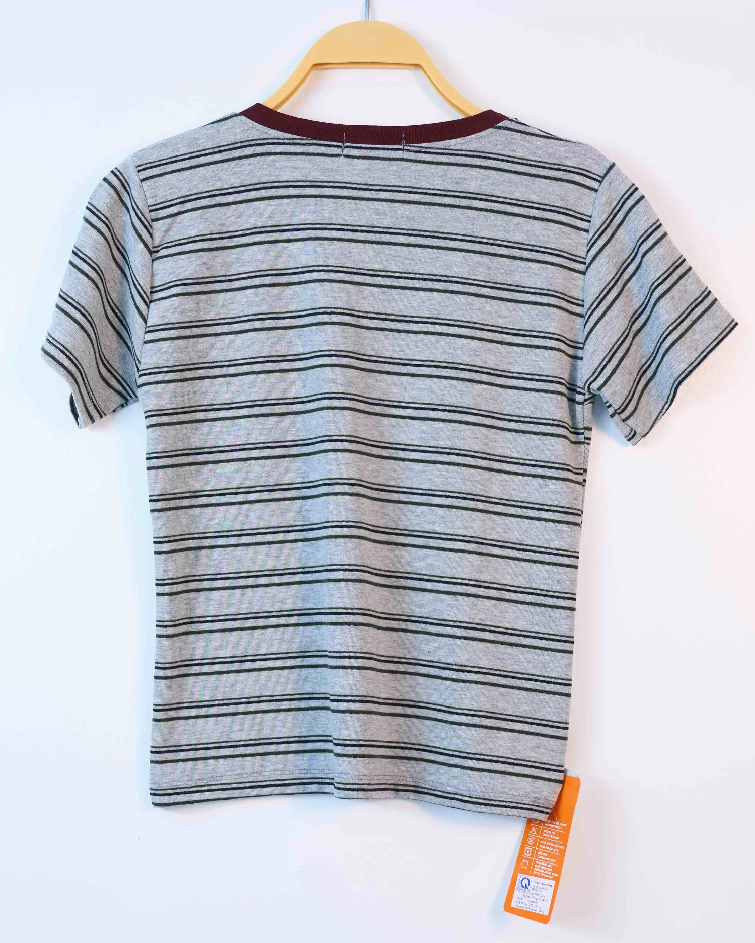 Áo phông nữ cổ tròn kẻ zip nâu H.Thắng
