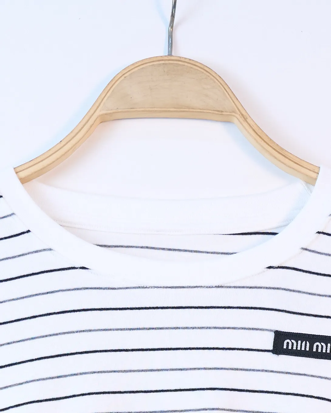 Áo phông nữ cổ tròn kẻ zip nâu H.Thắng