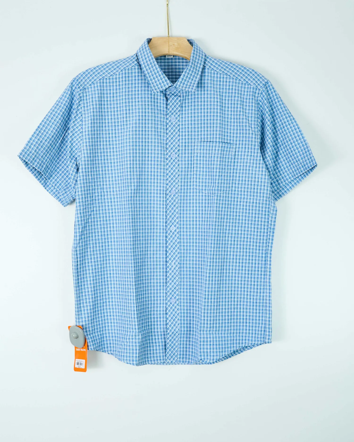 Áo sơ mi cộc 2607 xanh nhạt size L . AL19