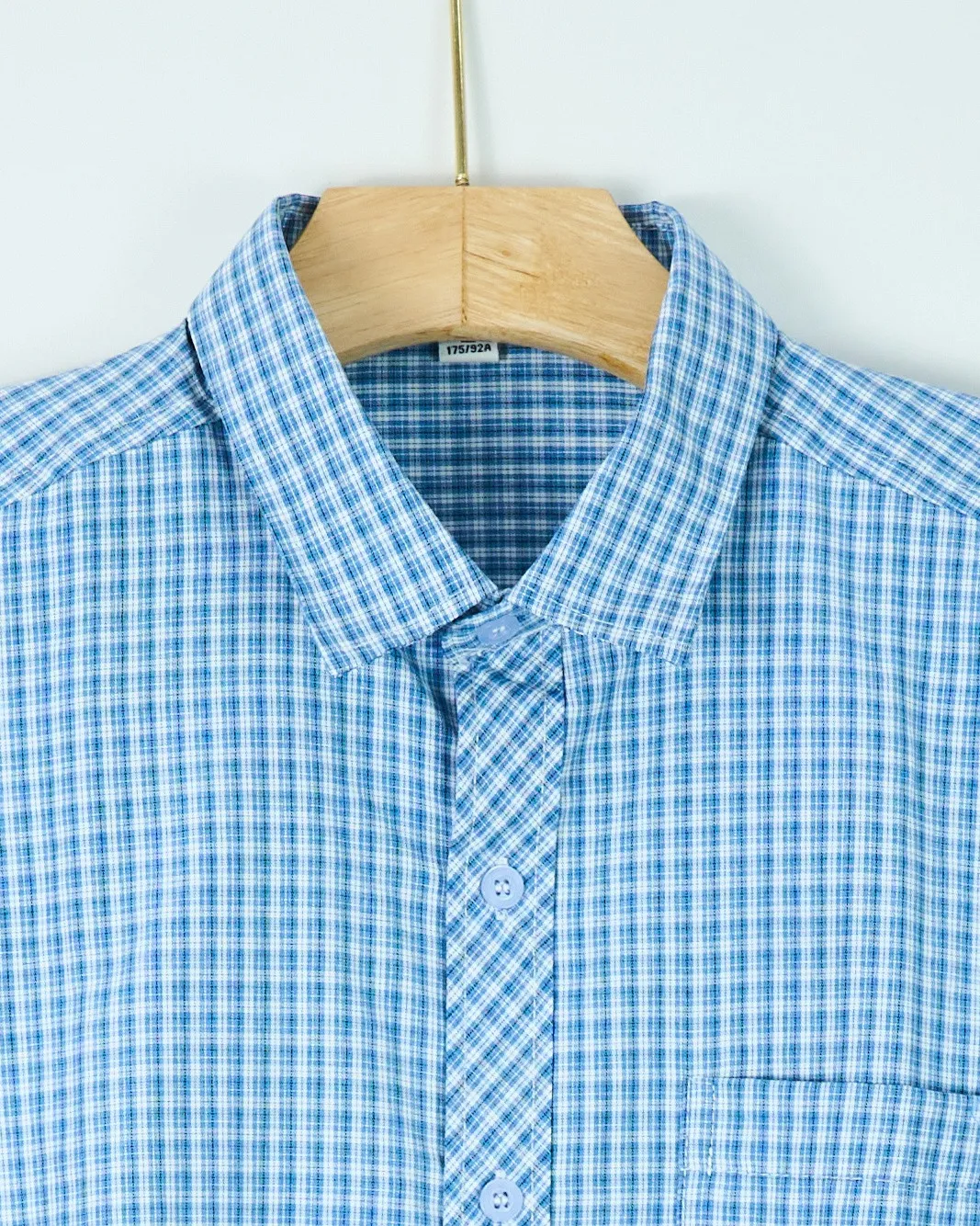 Áo sơ mi cộc 2607 xanh nhạt size L . AL19