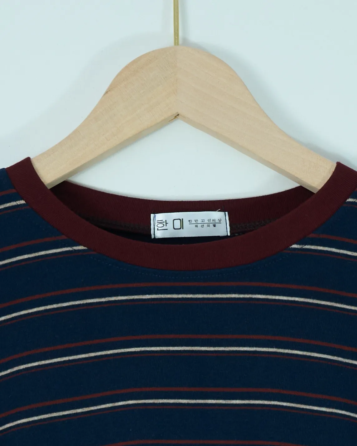 Áo phông nữ cổ tròn kẻ zip nâu H.Thắng