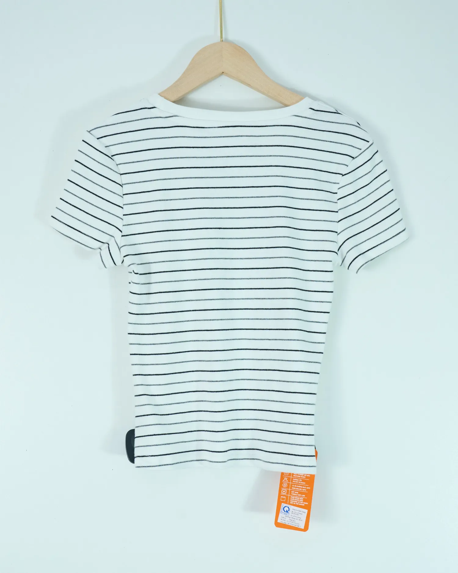 Áo phông nữ cổ tròn kẻ zip nâu H.Thắng