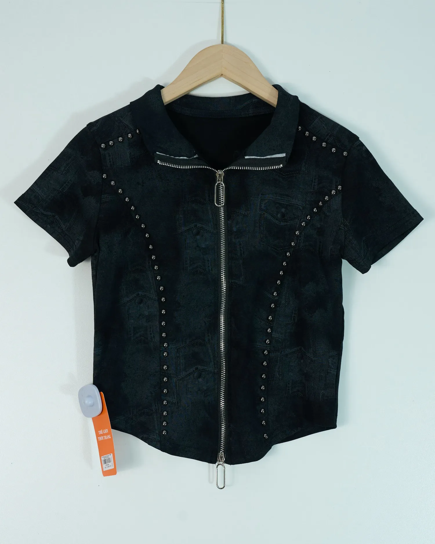 Áo phông nữ cổ bẻ zip 7588 đen H05.2026.1