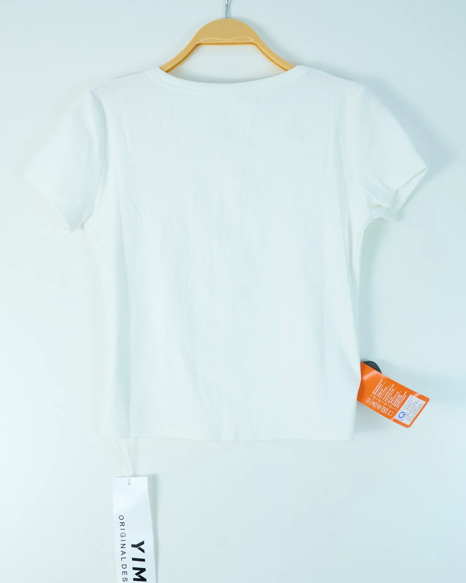Áo phông nữ cổ tròn croptop tăm 8835 trắng H25.2026.1