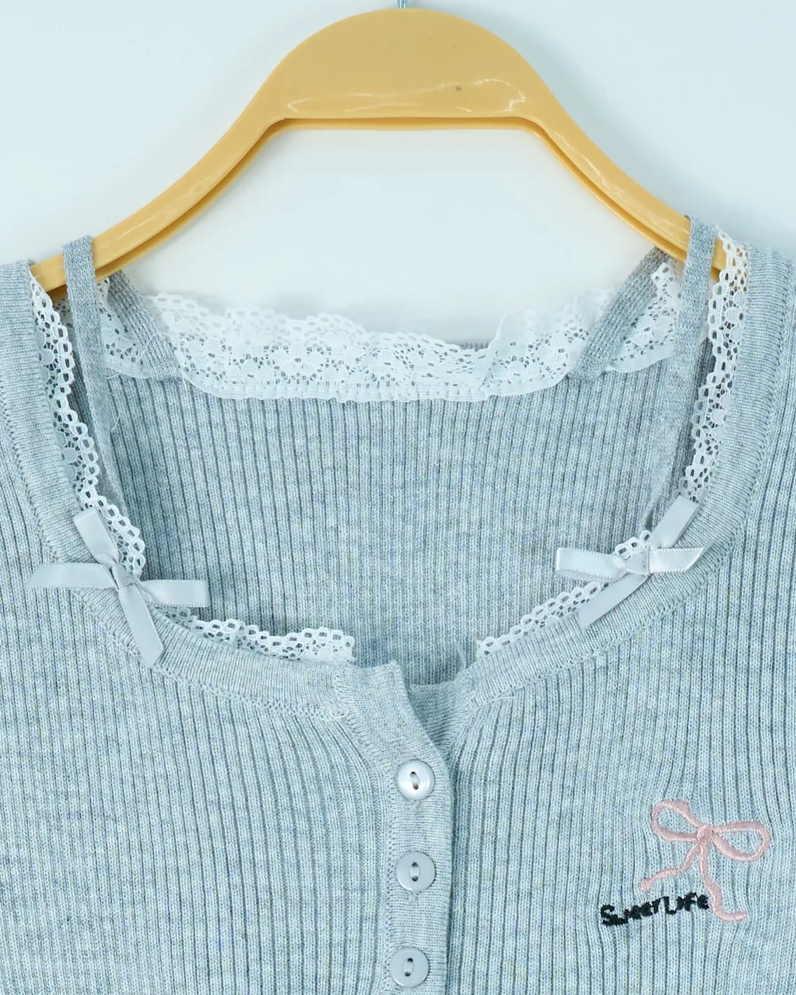 Áo phông nữ cổ tròn croptop tăm 9805 trắng H25.2026.1