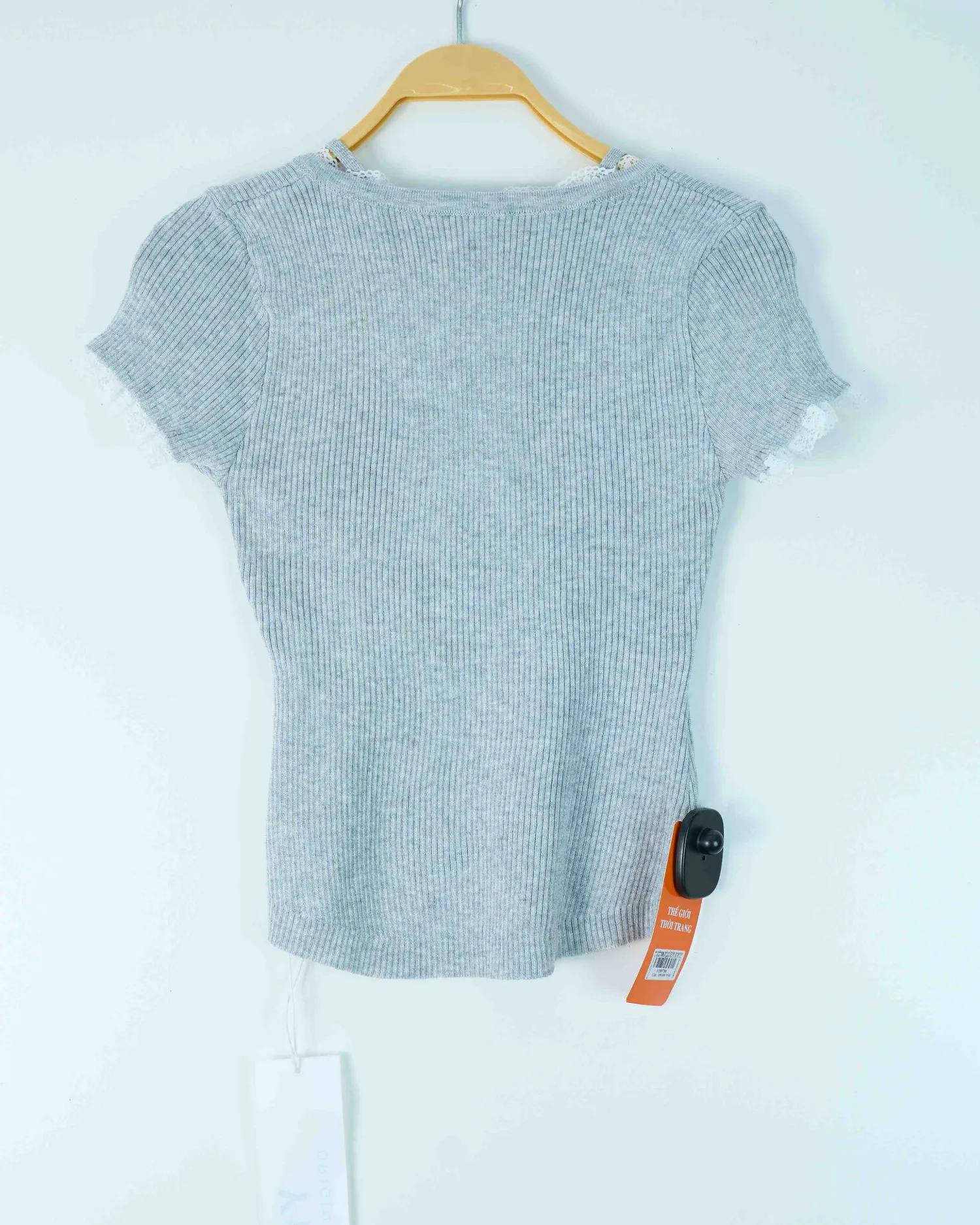 Áo phông nữ cổ tròn croptop tăm 9805 trắng H25.2026.1