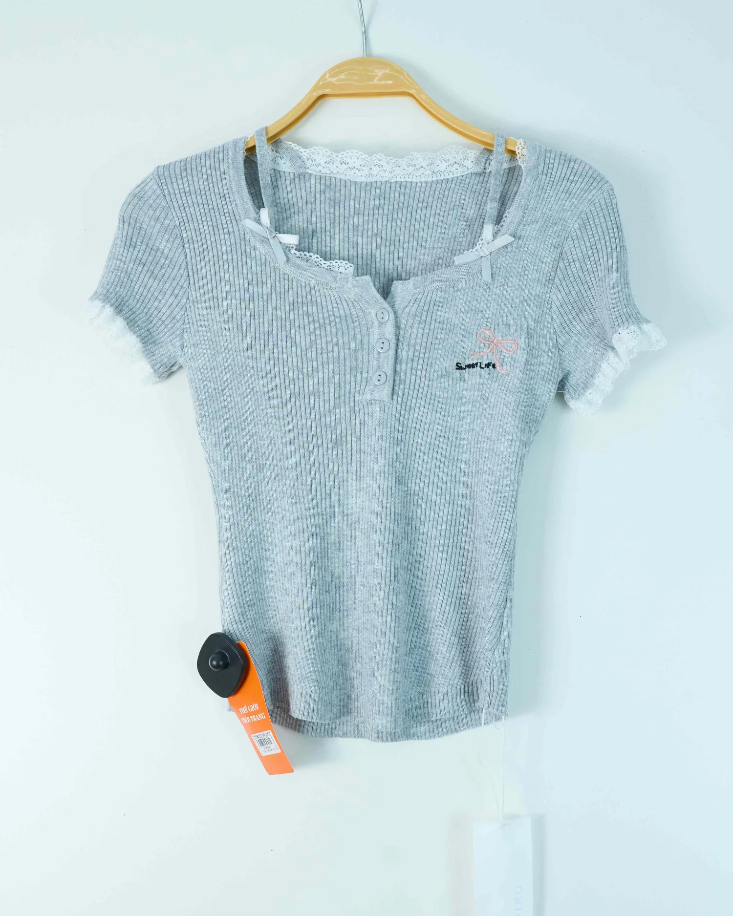 Áo phông nữ cổ tròn croptop tăm 9805 trắng H25.2026.1