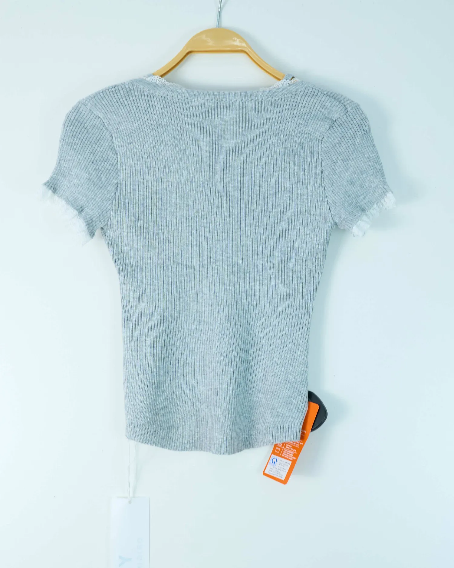 Áo phông nữ cổ tròn croptop tăm 9805 trắng H25.2026.1