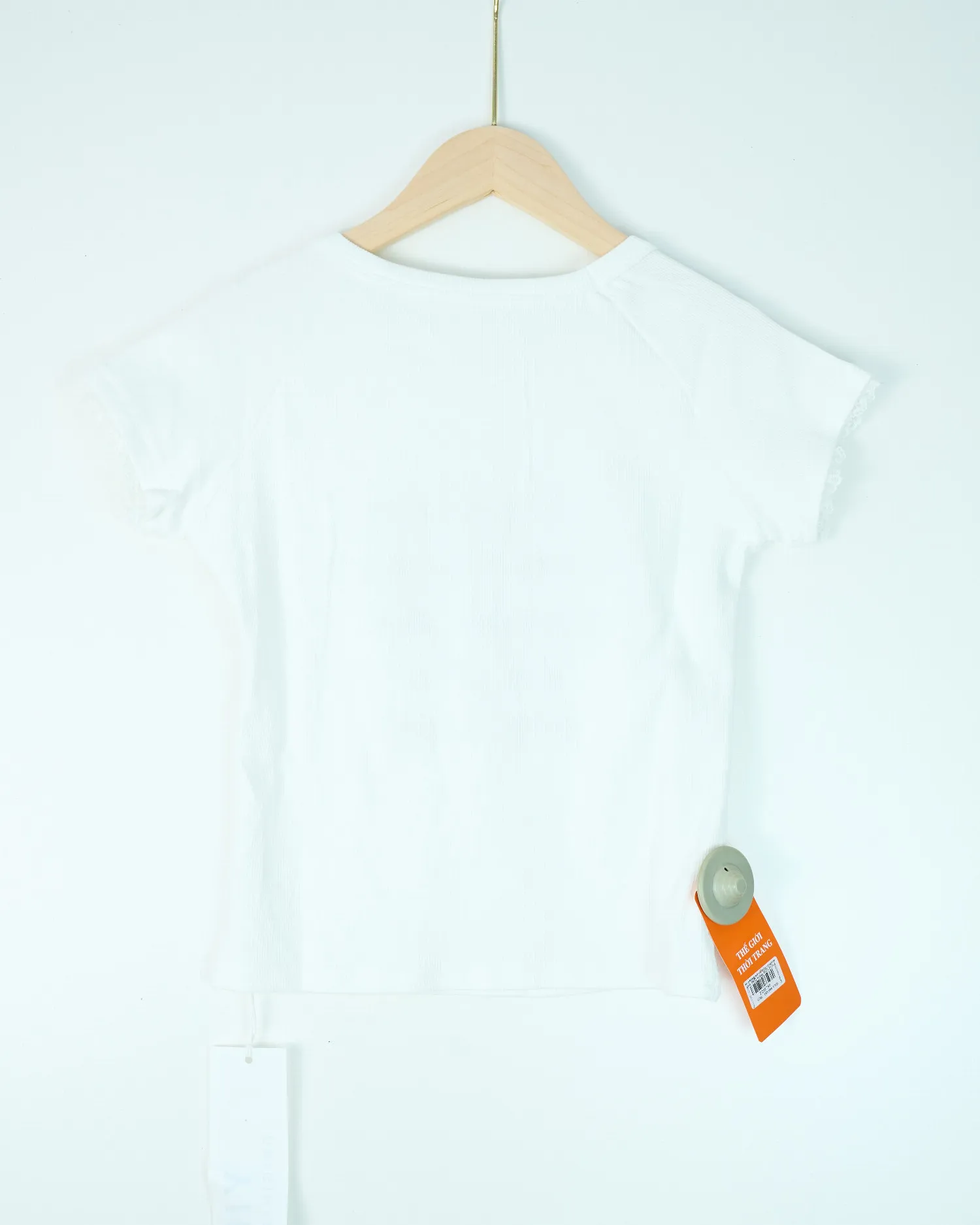 Áo phông nữ cổ tròn croptop tăm 8832 trắng H25.2026.1