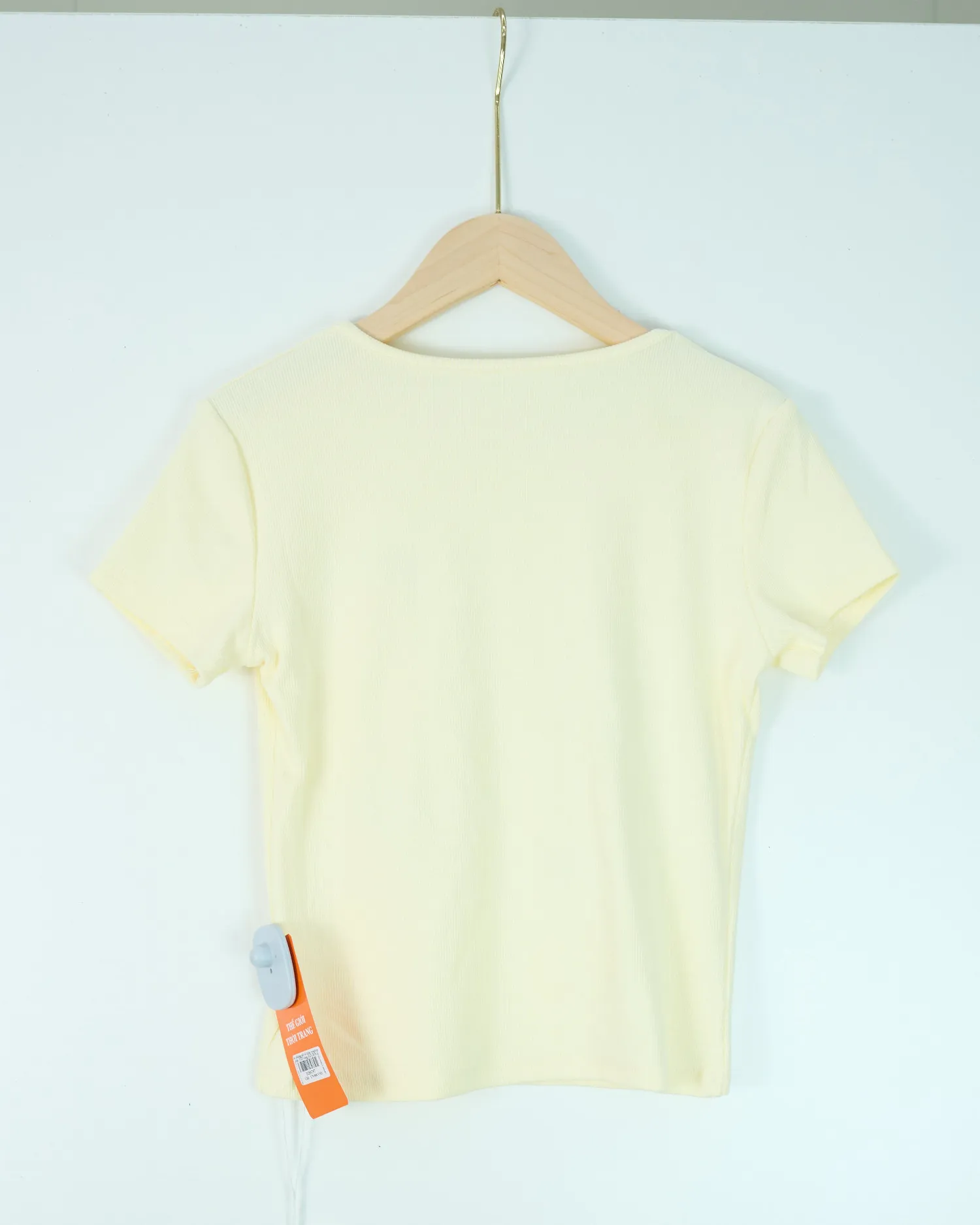 Áo phông nữ cổ tròn croptop tăm 3325 vàng H25.2026.1