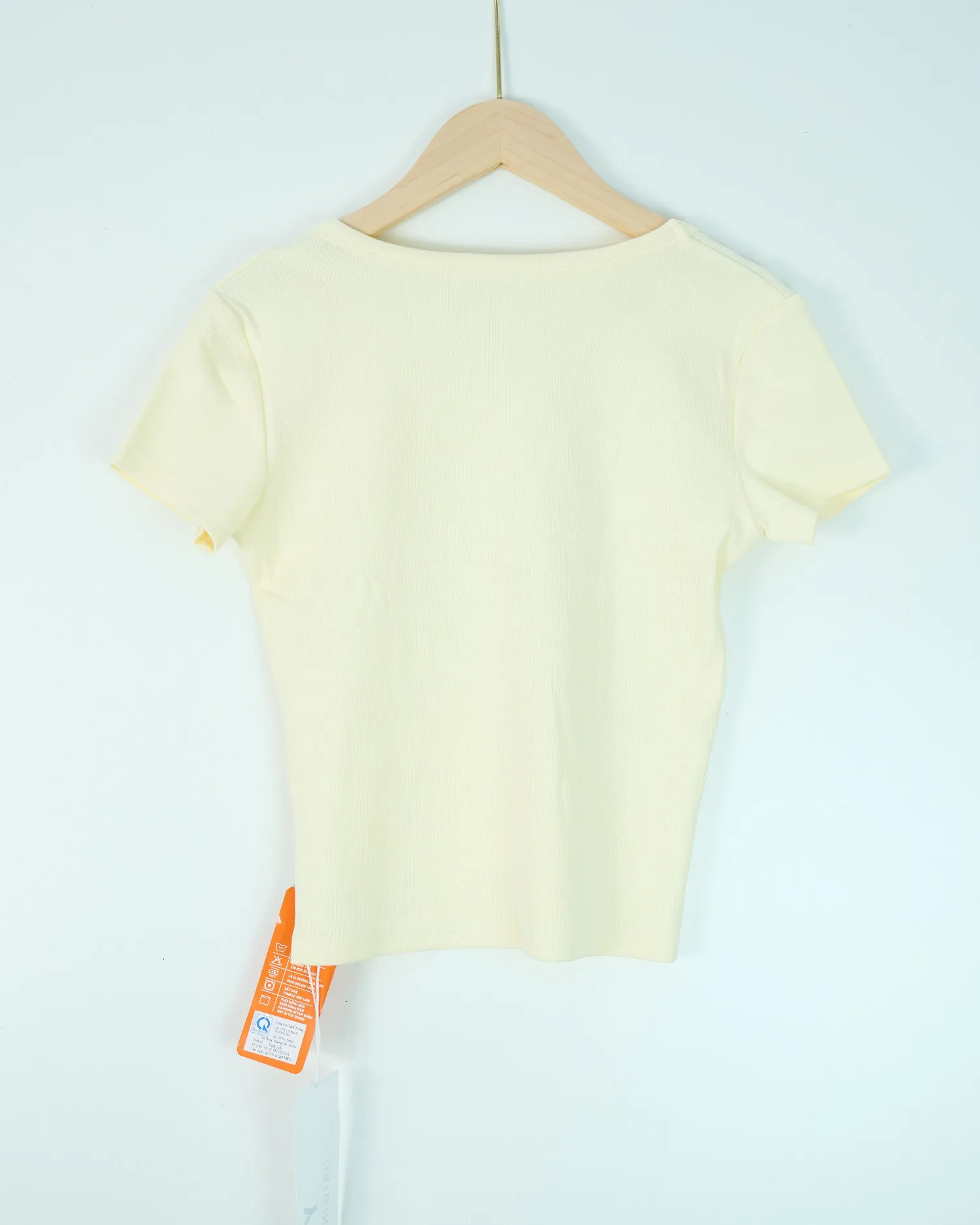 Áo phông nữ cổ tròn croptop tăm 3323 vàng H25.2026.1