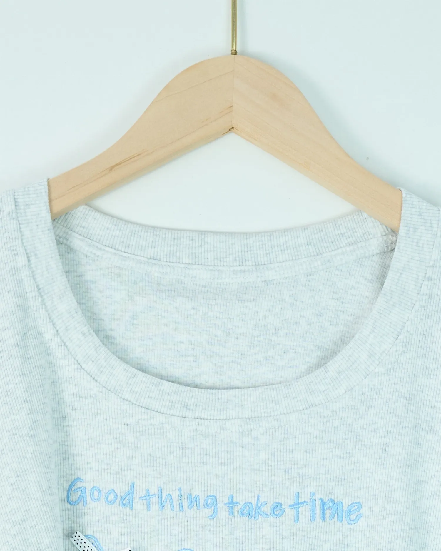 Áo phông nữ cổ tròn croptop tăm 8836 ghi H25.2026.1