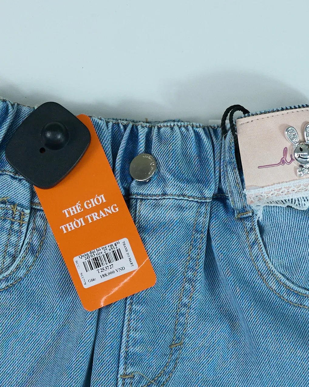 Quần đùi bò trẻ em gái 24F03 size 28 AS12