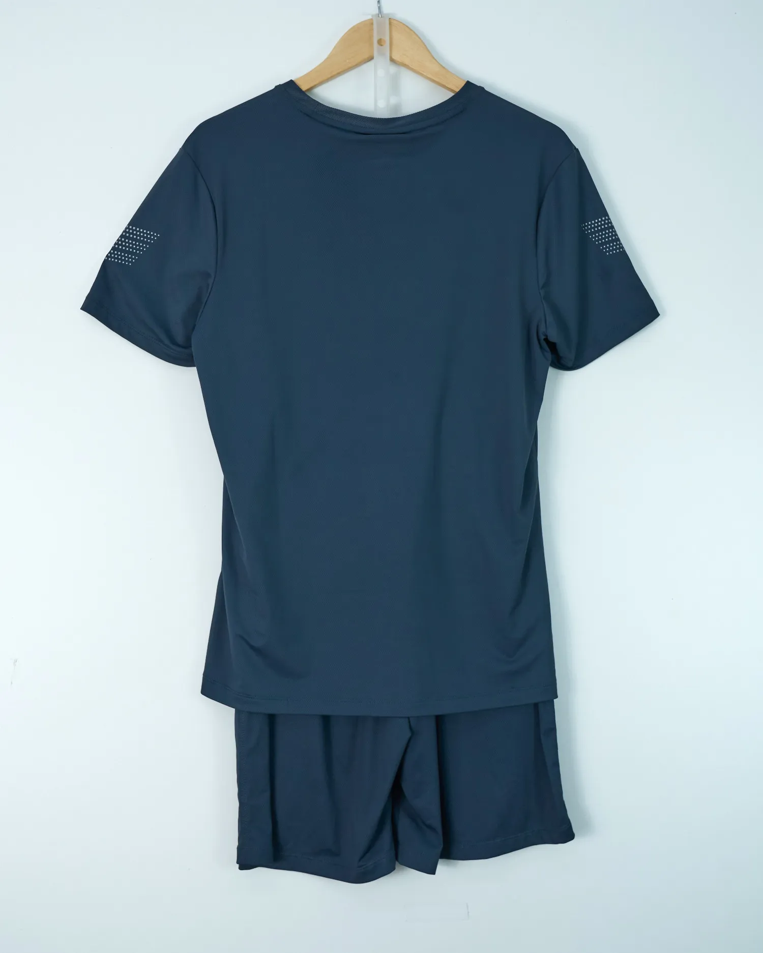 https://sieuthithanhdo.vn/images/products/thoi_trang/anhthoitranggoss/2026/nam2026online/thang5/7-5/Q047938/original/Q047938_3.webp