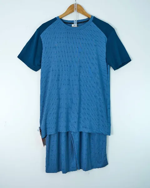 Bộ cổ tròn thể thao pha tay xanh size L . SLoi