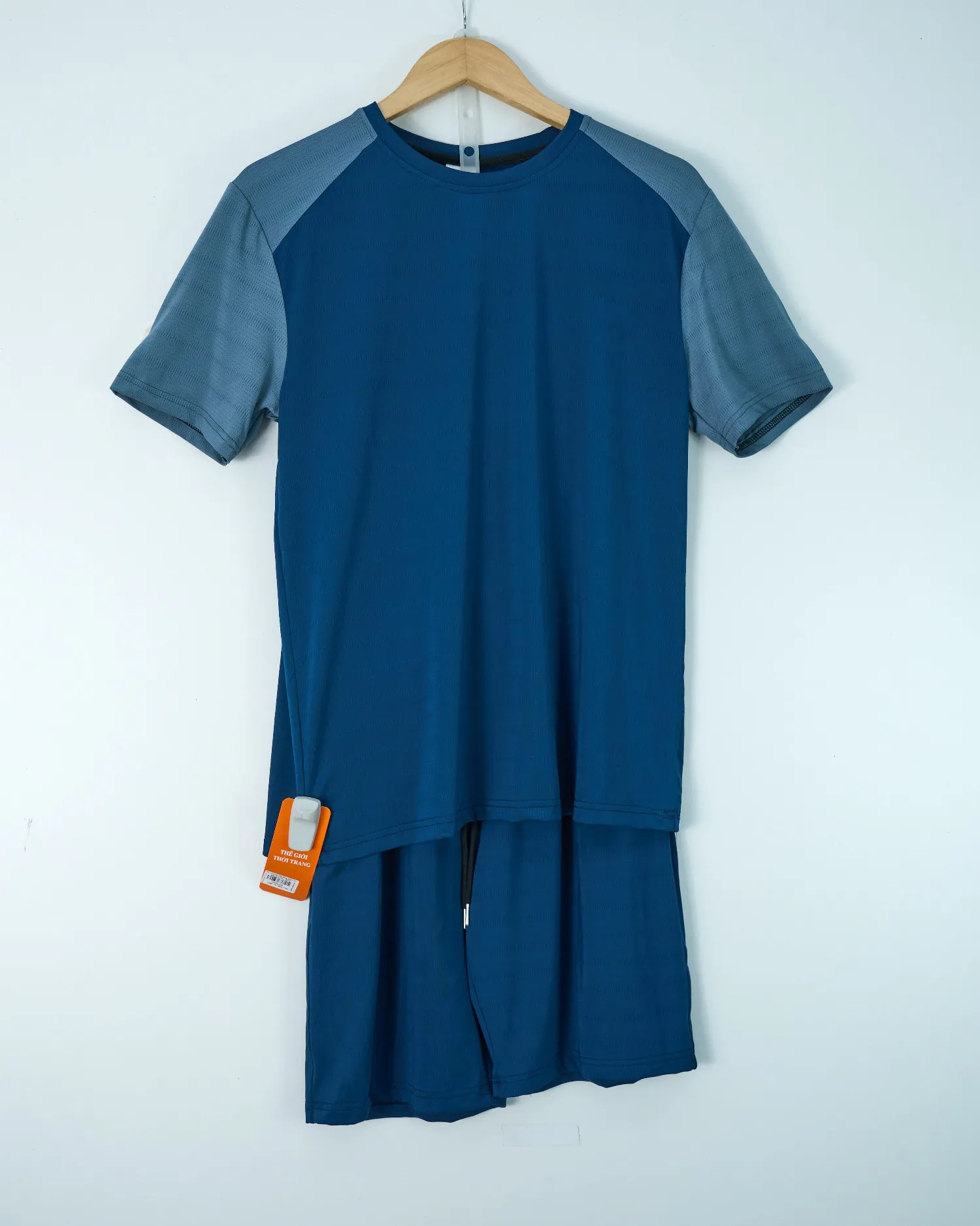 https://sieuthithanhdo.vn/images/products/thoi_trang/anhthoitranggoss/2026/nam2026online/thang5/7-5/Q056106/original/Q056106_1.webp