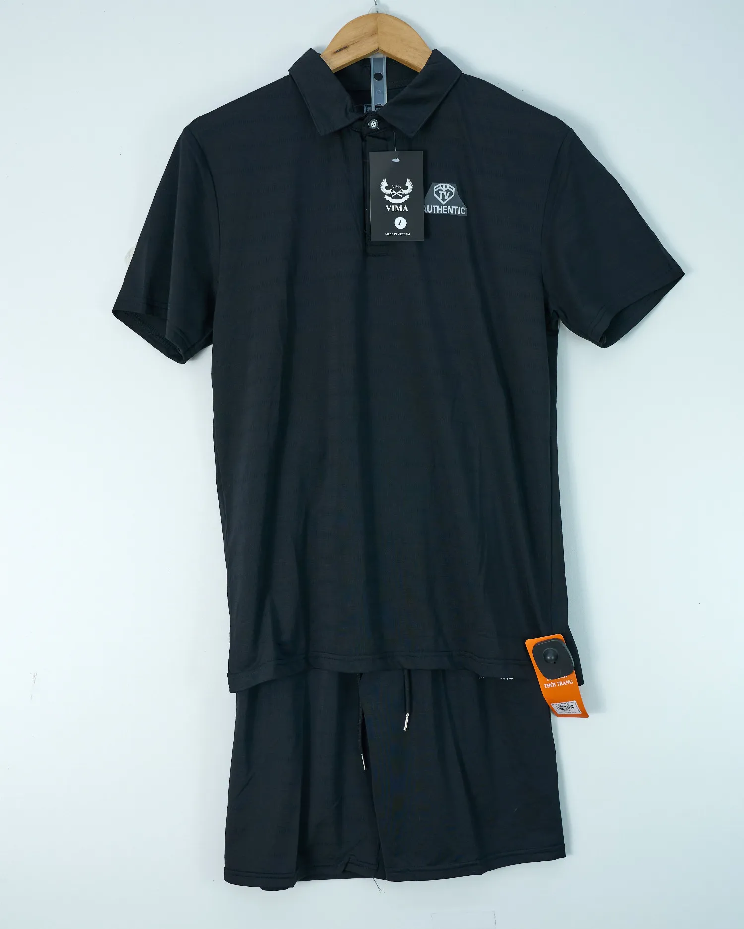 Bộ thể thao thông hơi cổ bẻ đen size L. SL