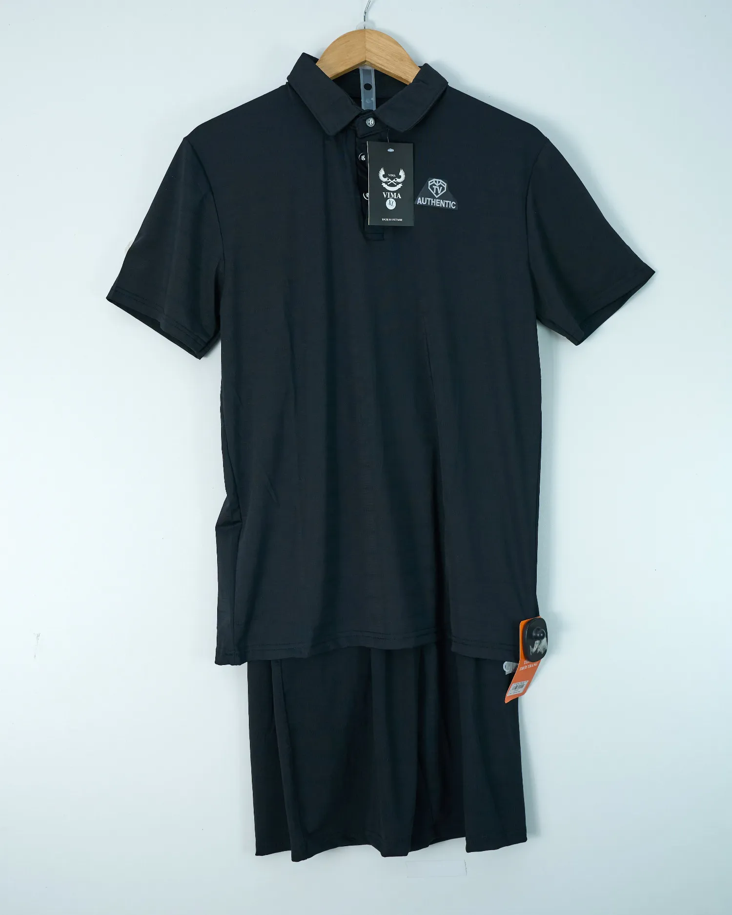 Bộ thể thao thông hơi cổ bẻ đen size XL. SL