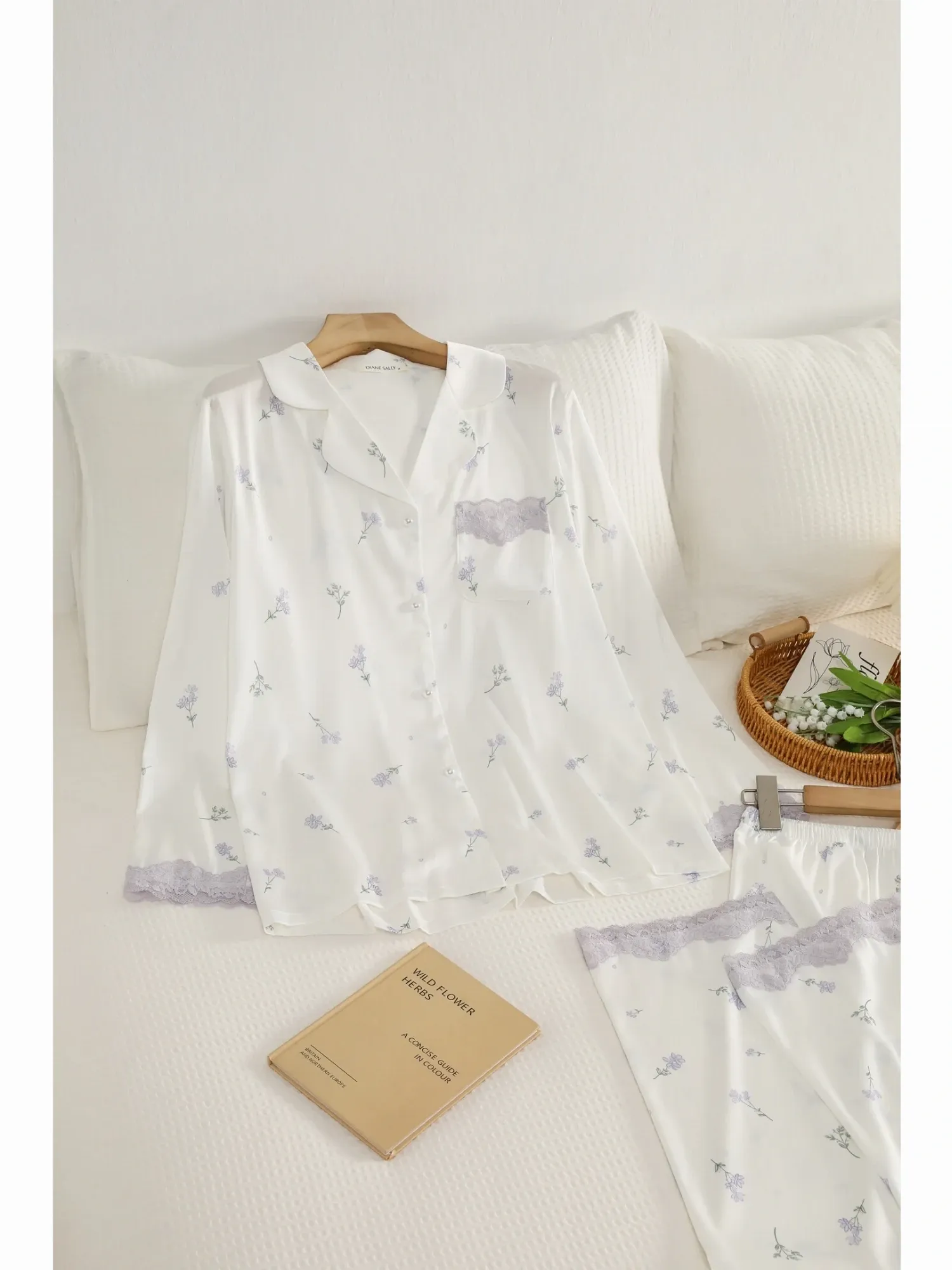 https://sieuthithanhdo.vn/images/products/thoi_trang/anhthoitranggoss/thu%20đông/C%20Trang%20quần/18%20(%205%20mã%20chưa%20có%20ảnh%20)/Q074063/original/Q074063_3.webp