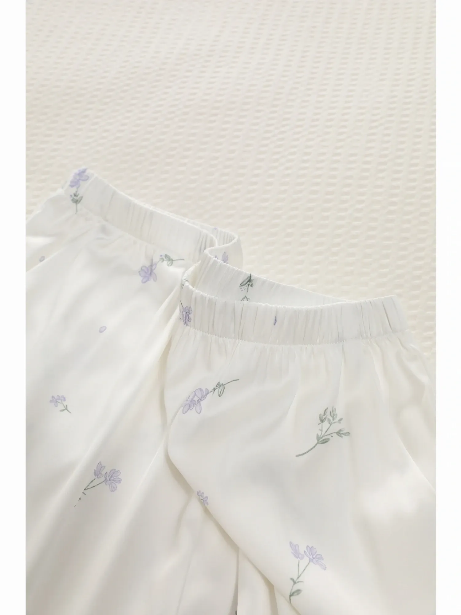https://sieuthithanhdo.vn/images/products/thoi_trang/anhthoitranggoss/thu%20đông/C%20Trang%20quần/18%20(%205%20mã%20chưa%20có%20ảnh%20)/Q074063/original/Q074063_5.webp