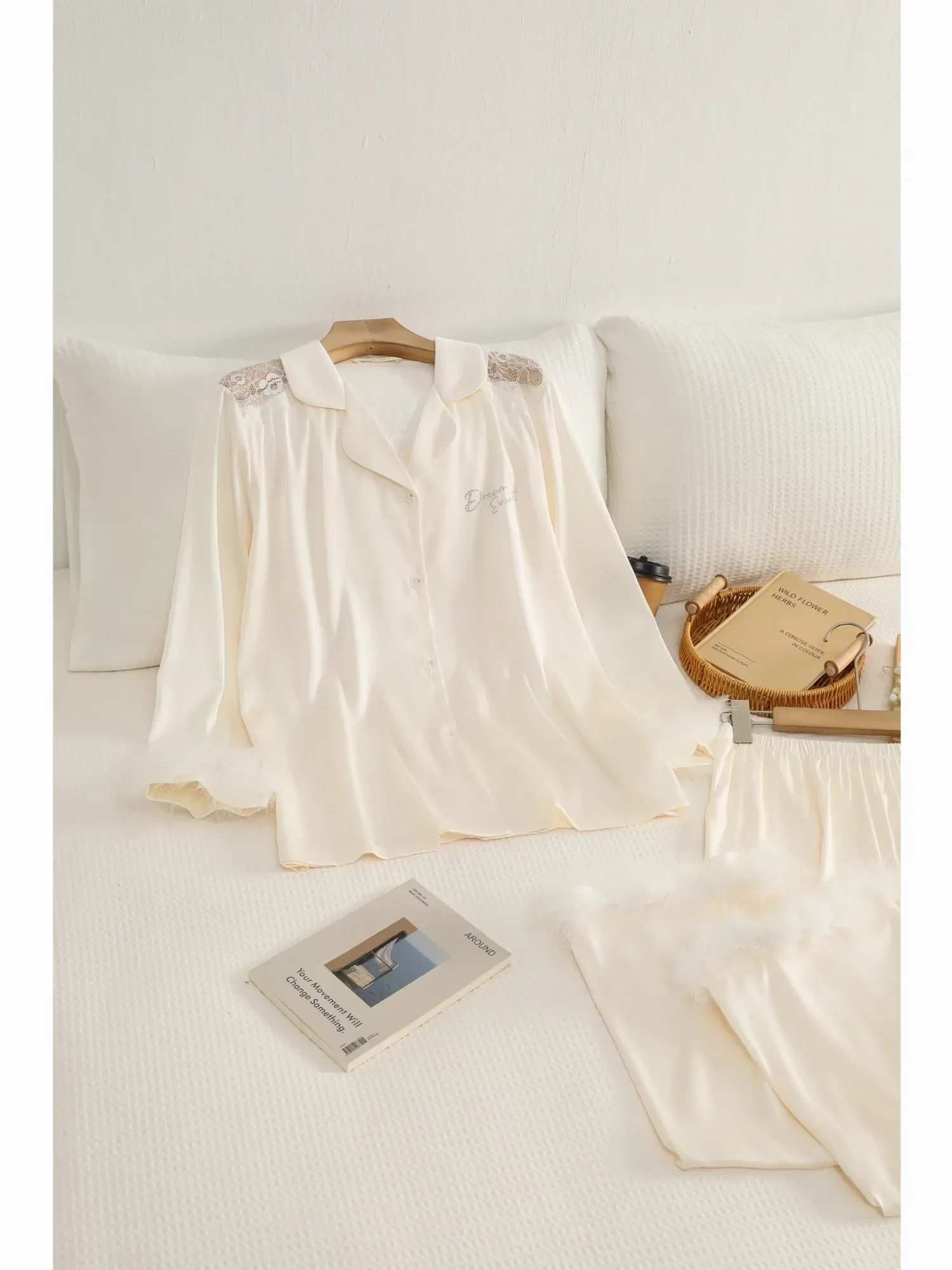 https://sieuthithanhdo.vn/images/products/thoi_trang/anhthoitranggoss/thu%20đông/C%20Trang%20quần/18%20(%205%20mã%20chưa%20có%20ảnh%20)/Q074102/original/Q074102_9.webp