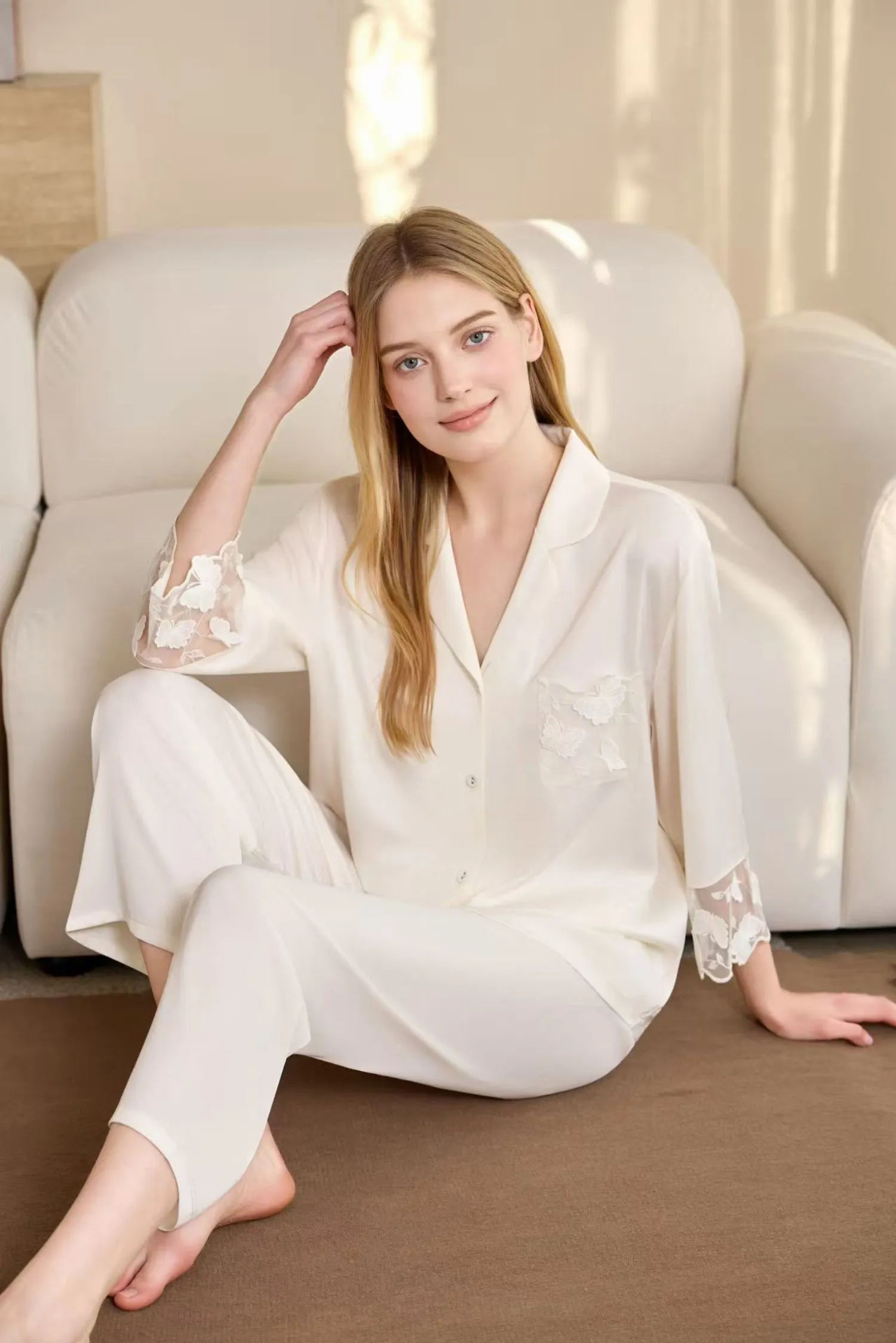Bộ quần áo nữ dài tay lụa 7636 Kem F   QC.Đ19